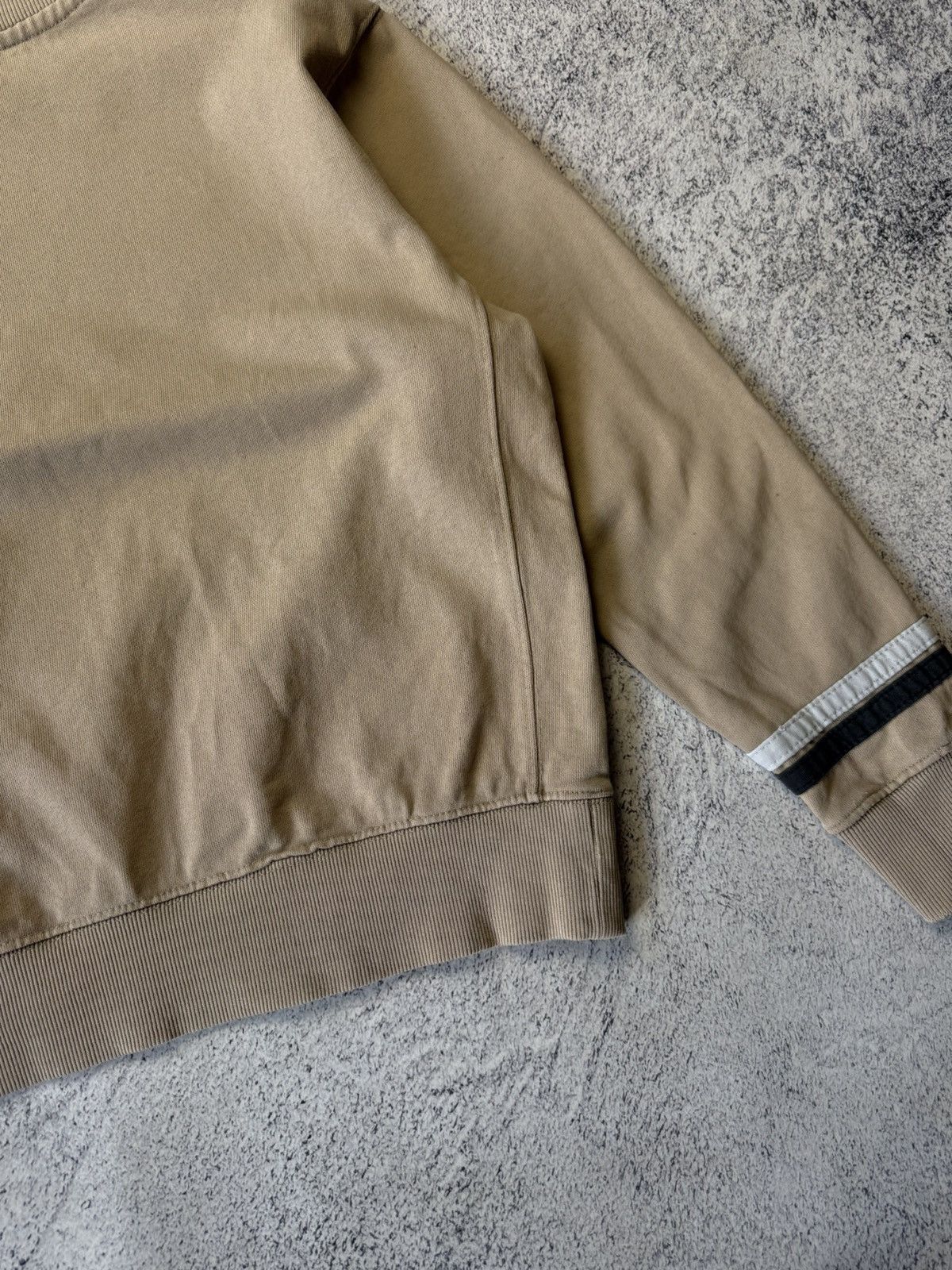 Nike VINTAGE 90s NIKE DISTRESSED CENTER LOGO SWEATSHIRTS CREWNECK Size US S / EU 44-46 / 1 - 21 Thumbnail