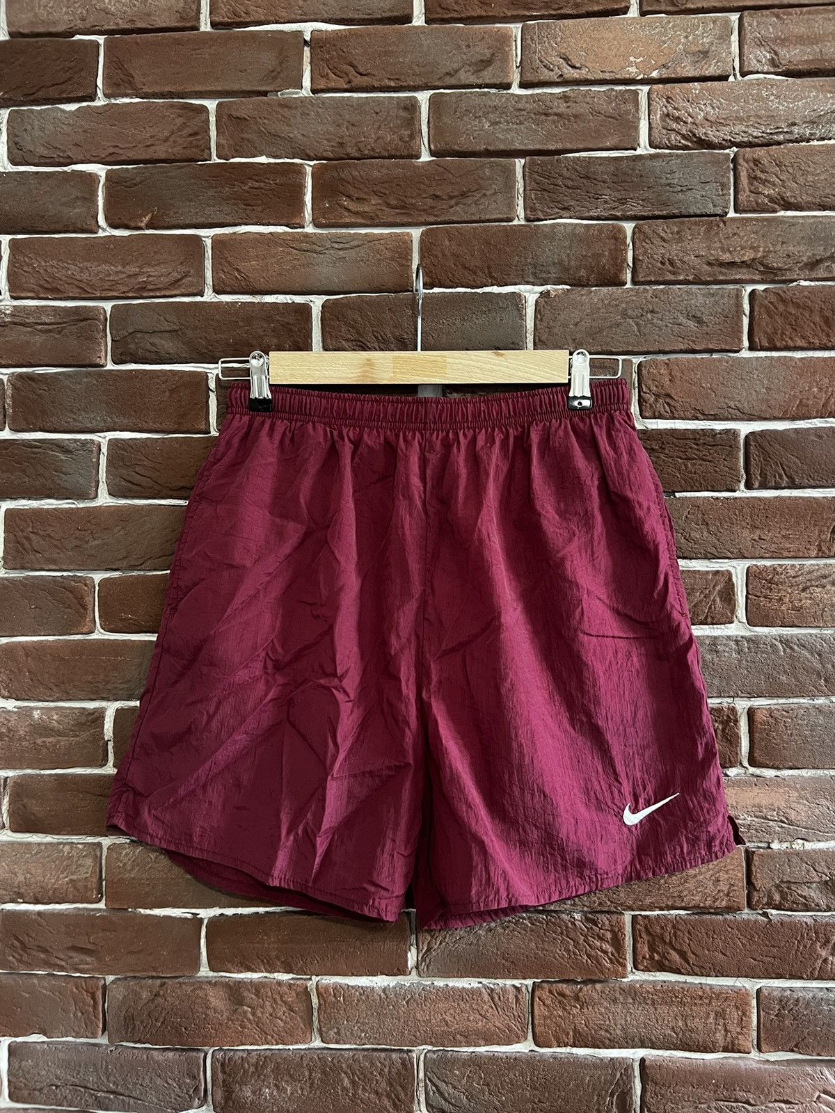 Nike Nike Vintage 90s Swoosh Shorts Rare Burgundy Red Streetwear Size US 34 / EU 50 - 1 Thumbnail