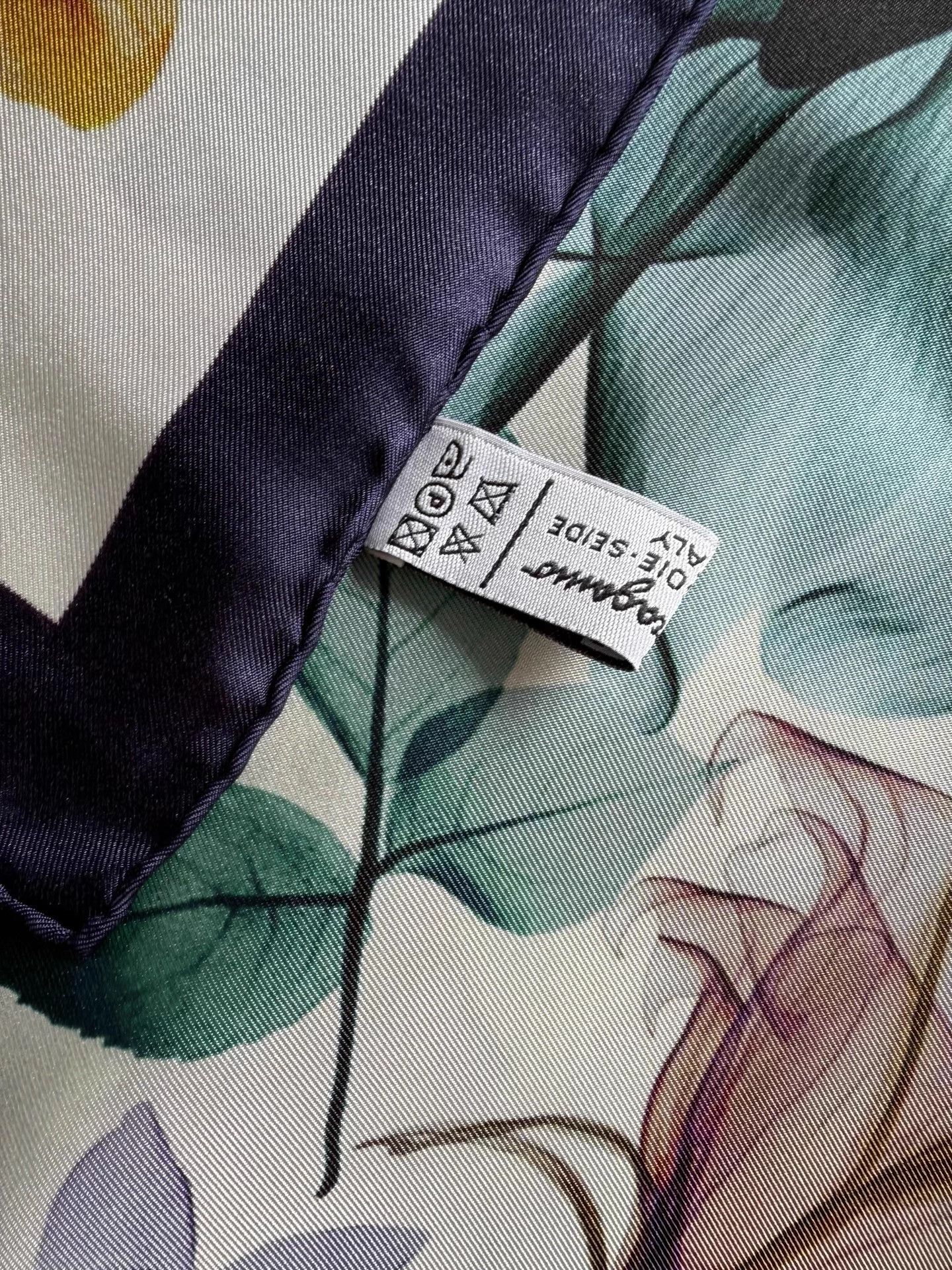Salvatore Ferragamo Ferragamo Vtg Watercolor Floral Silk Scarf 90cm Blue-White Size ONE SIZE - 8 Thumbnail