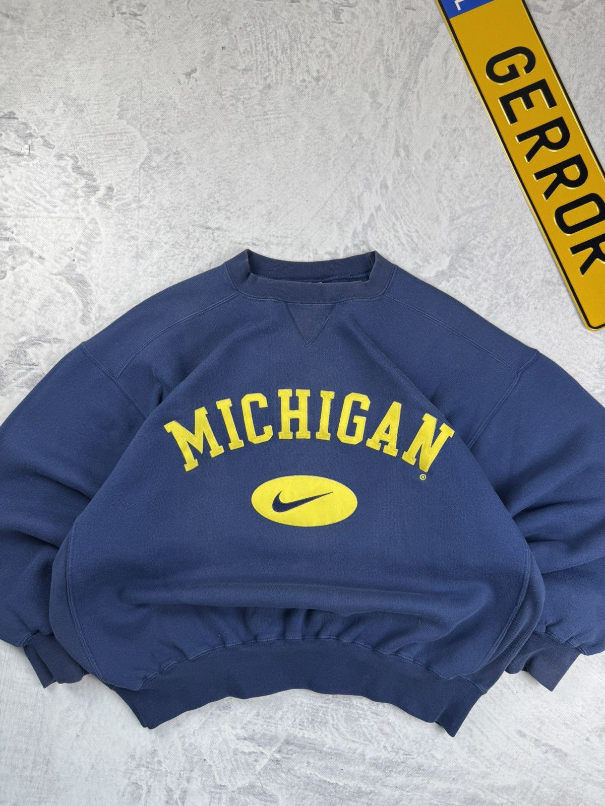 Nike × Vintage NIKE MICHIGAN VINTAGE CENTER LOGO OVERSIZE BOXY SWEATSHIRT Size US M / EU 48-50 / 2 - 2 Thumbnail
