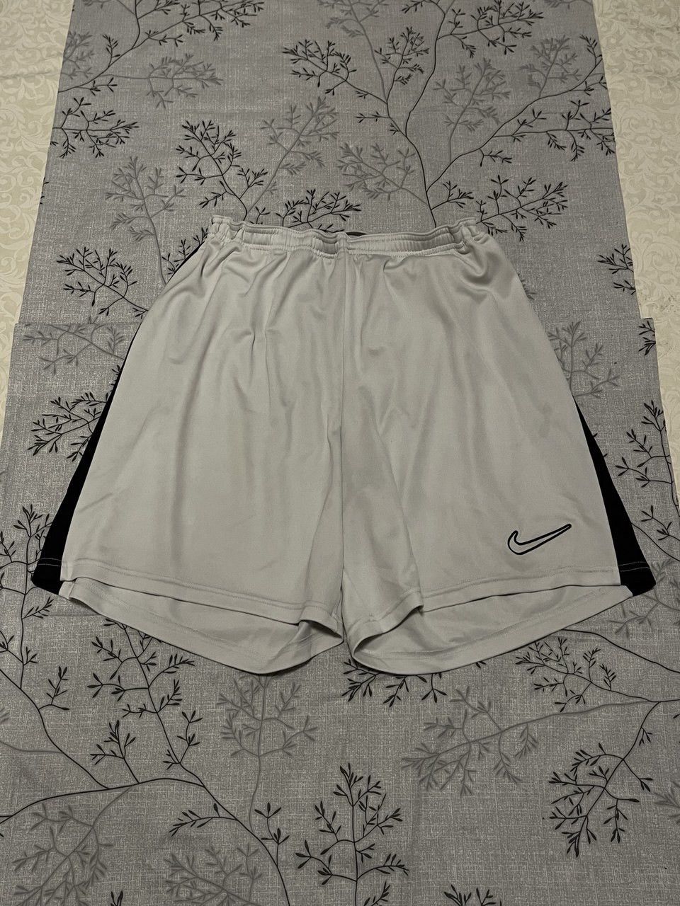Nike Vintage Nike Track Shorts y2k Swoosh Travis Scott Size XL Size US 36 / EU 52 - 1 Thumbnail