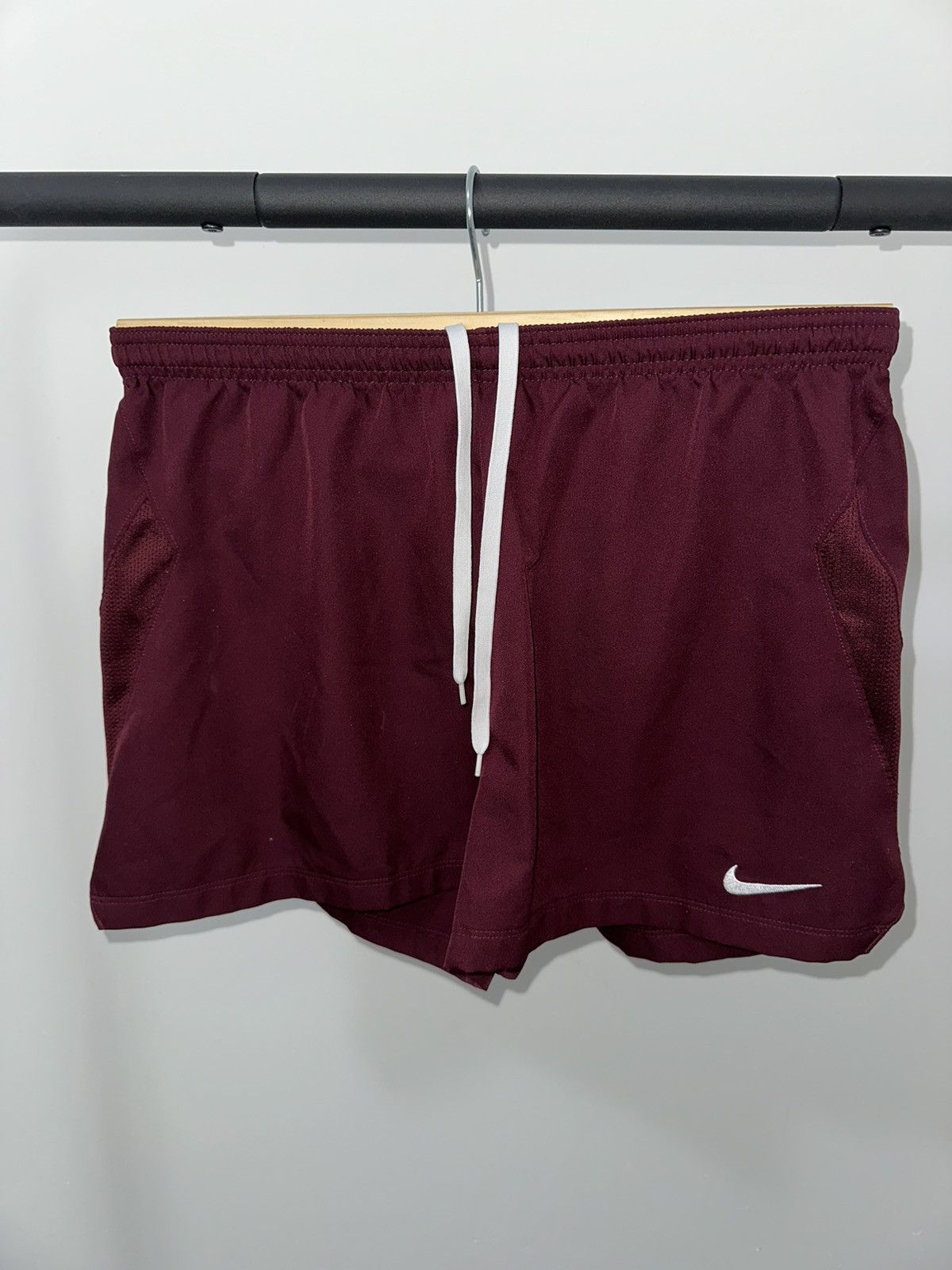 Nike Nike Burgandy Dri Fit running shorts size medium Size 27" / US 4 / IT 40 - 1 Thumbnail