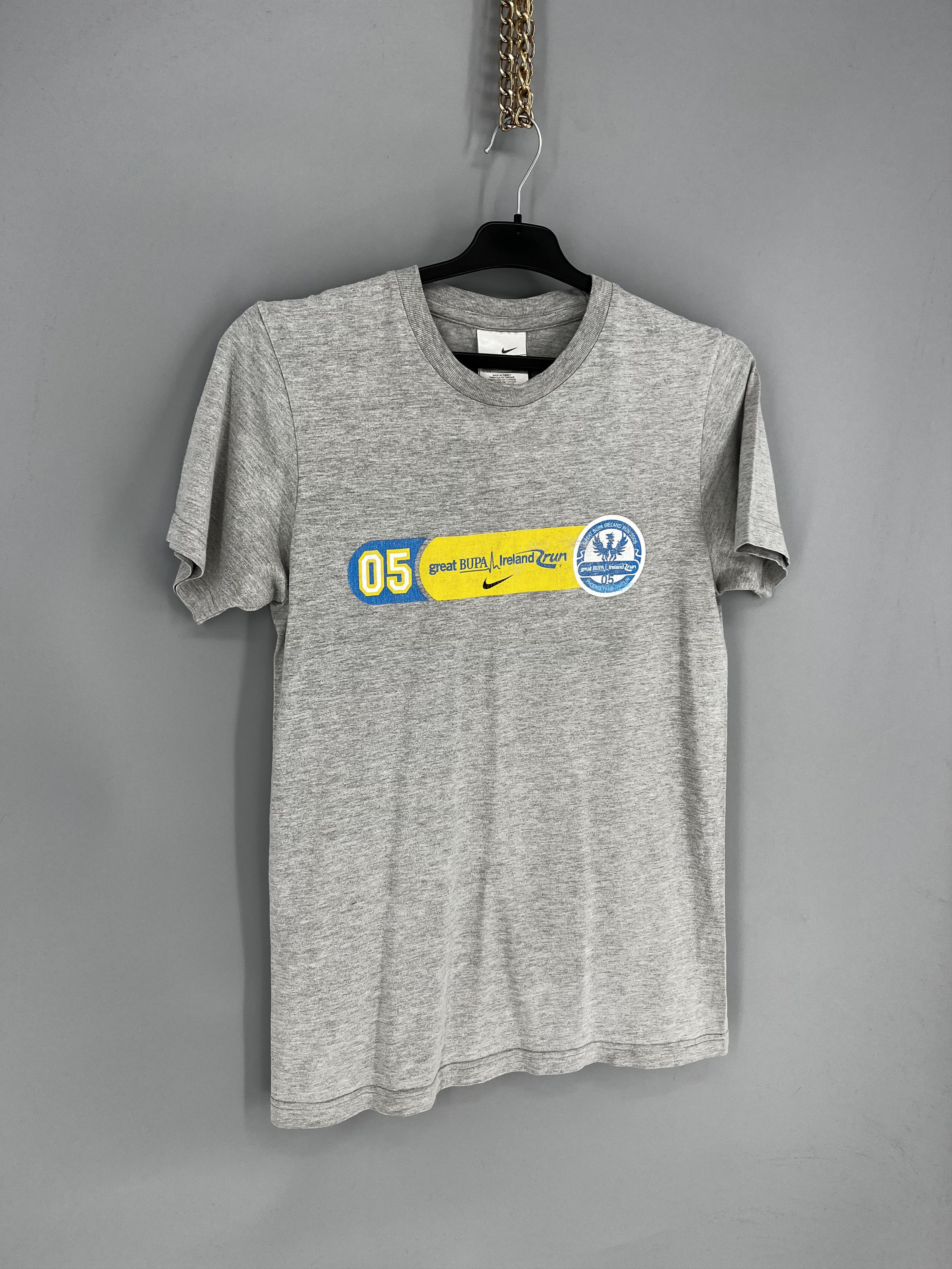 Nike Vintage Y2K Nike Center Swoosh Logo T-Shirt Size S Size US S / EU 44-46 / 1 - 2 Thumbnail
