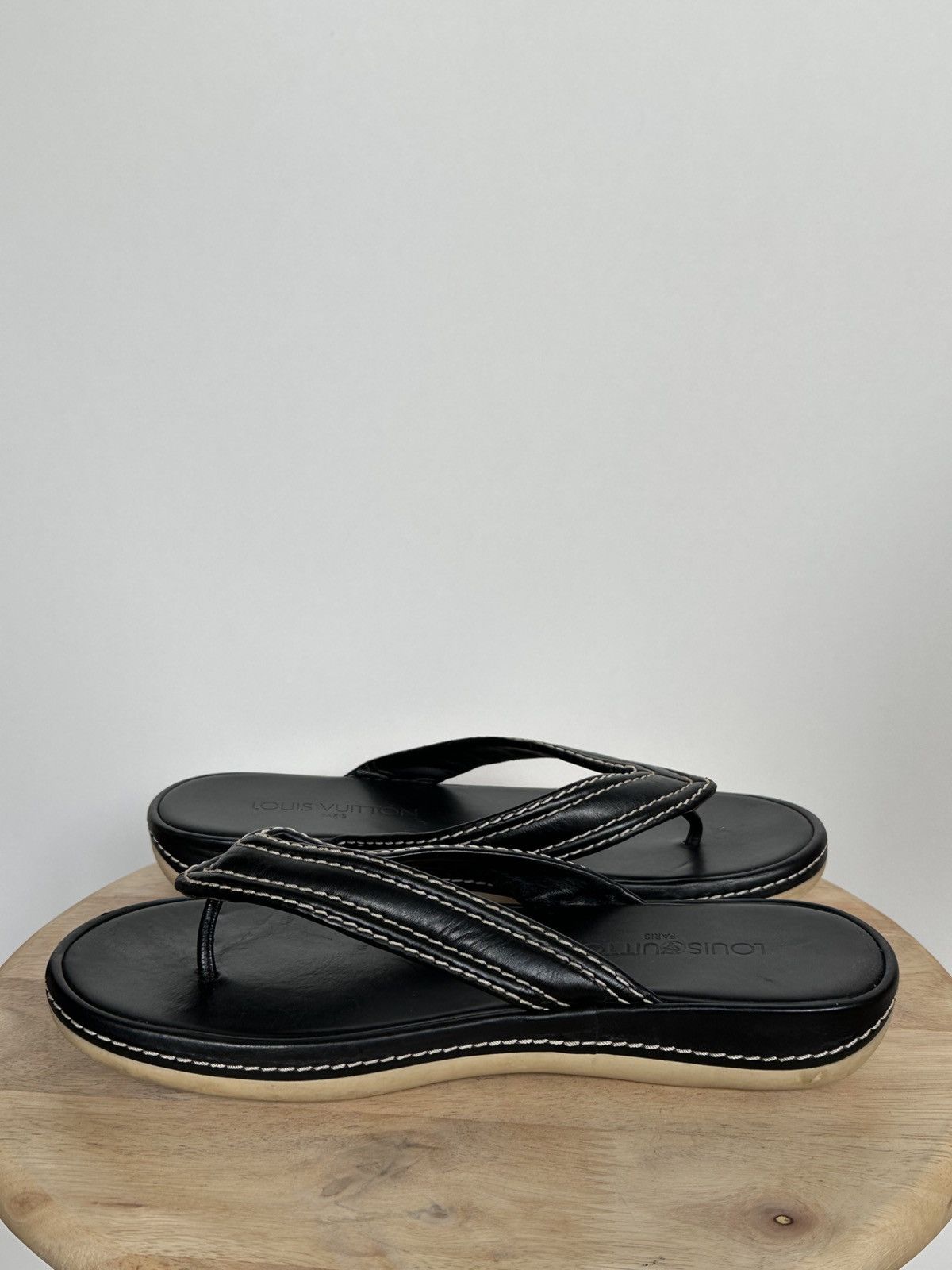Louis Vuitton Louis Vuitton LV leather flip flops thongs with dustbag Size US 8.5 / IT 38.5 - 7 Thumbnail