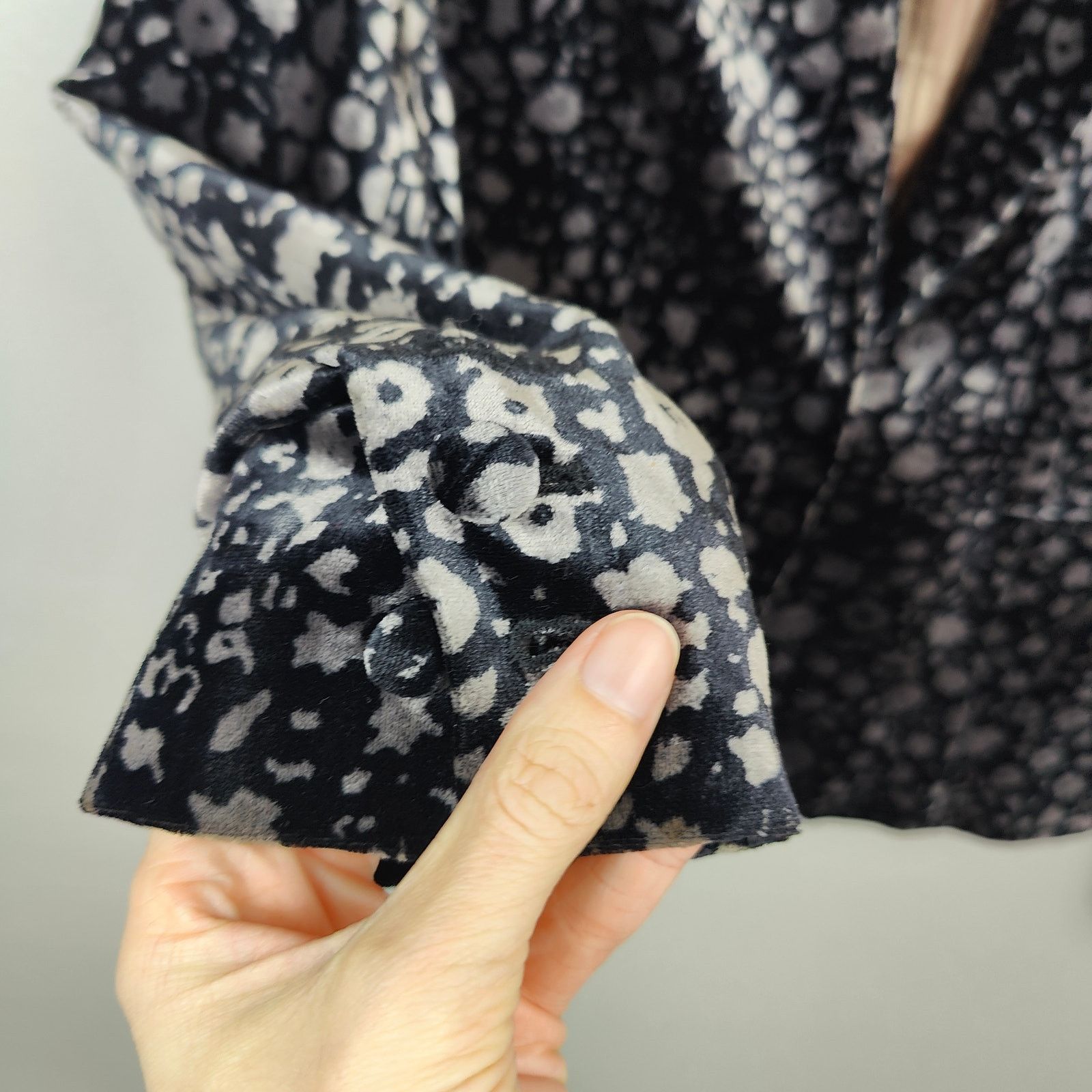 Anthropologie Anthropologie Elevenses Lumi Velvet Blazer 4 Black Gray Size S / US 4 / IT 40 - 3 Thumbnail