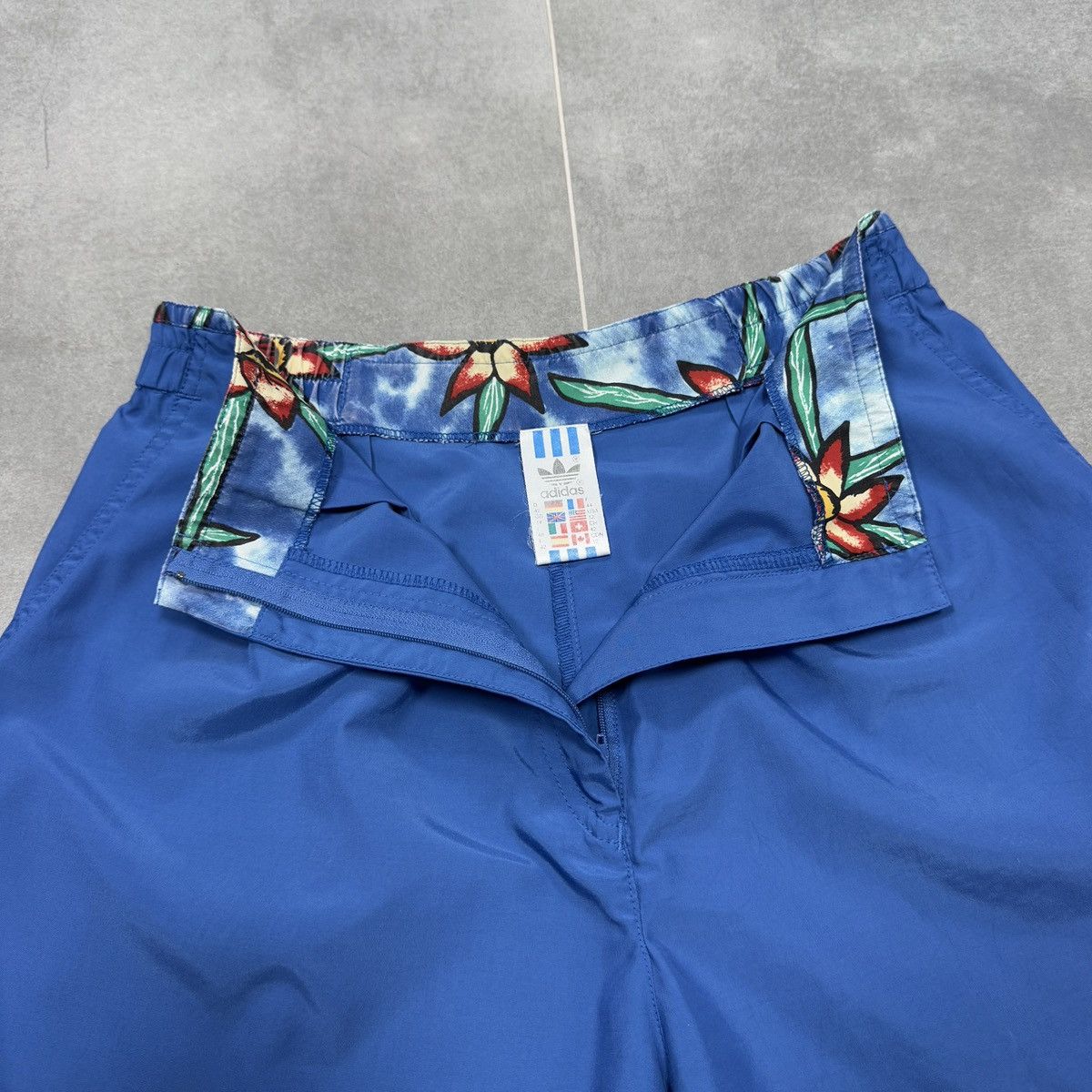 Adidas × Vintage Vintage Adidas Women Shorts Size USA 12 Size 34" / US 12 / IT 48 - 9 Thumbnail
