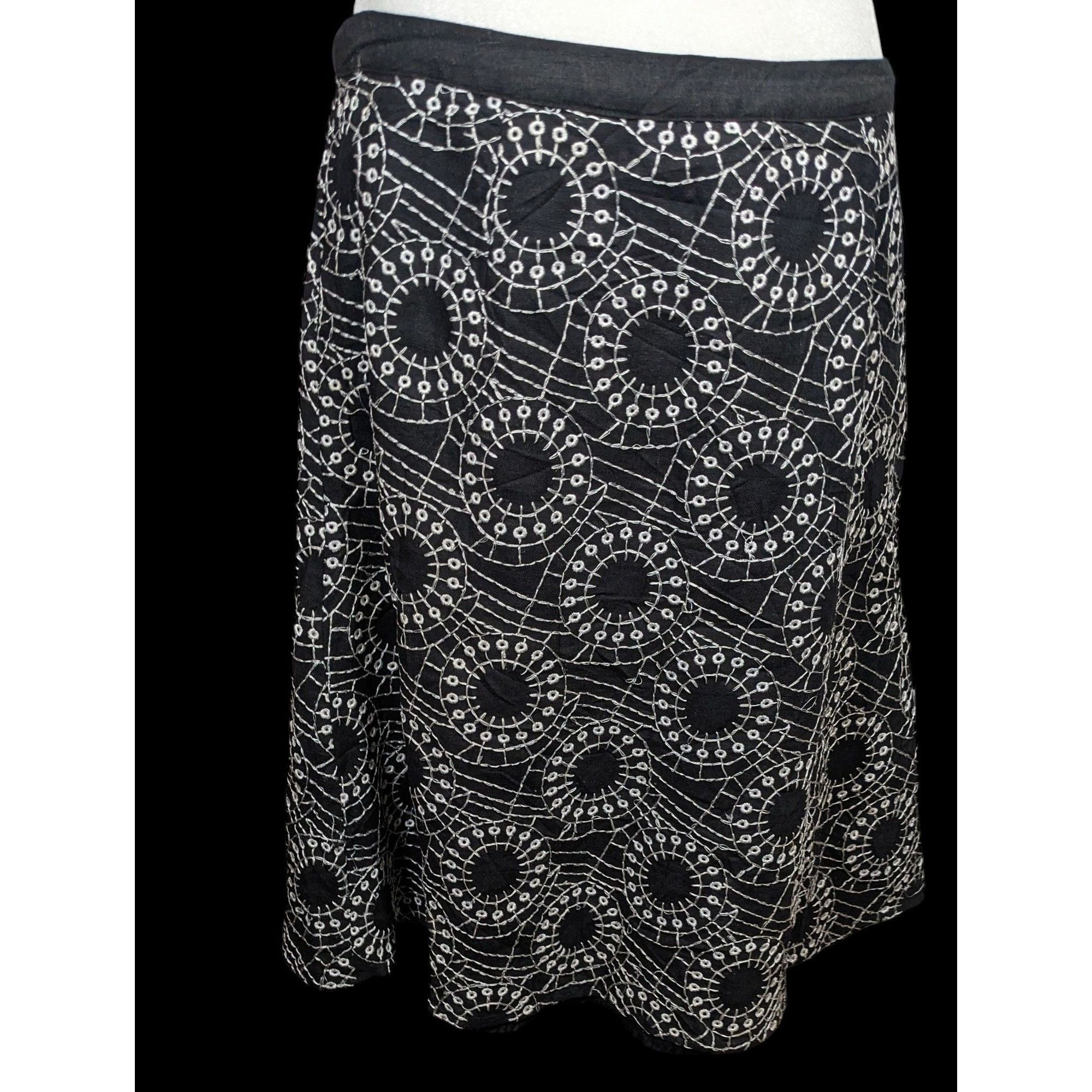 Other Edward Bohemian Black And White Embroidered Skirt Size 34" / US 12 / IT 48 - 1 Thumbnail