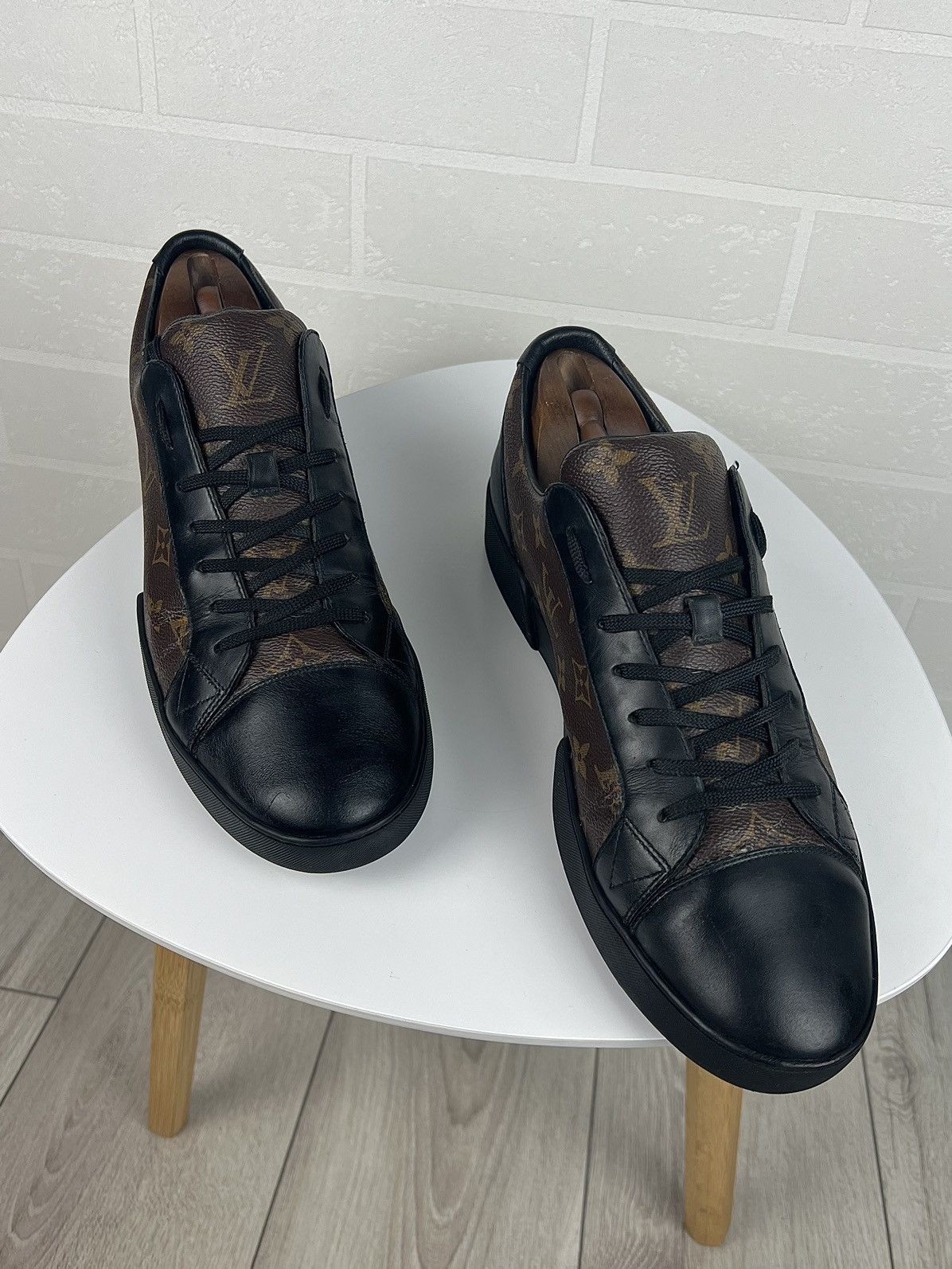 Louis Vuitton LOUIS VUITTON Sneakers Leather LV Monogram Canvas Logo Men’s Size US 11 / EU 44 - 8 Thumbnail