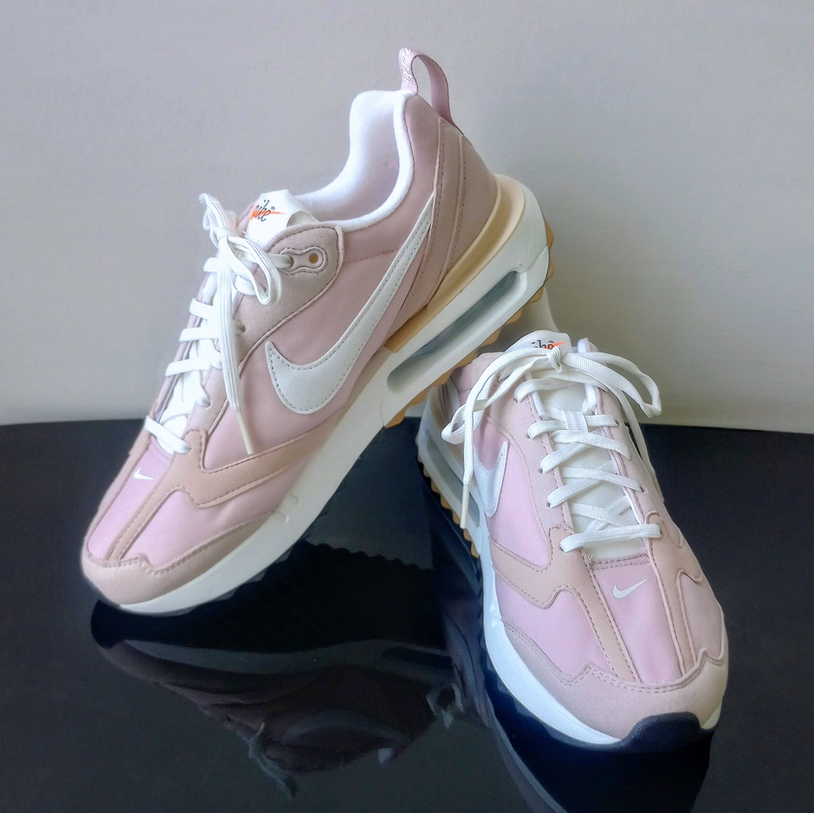 Nike Nike Women Air Max Dawn Sneaker in Pink Oxford/Summit White Size US 10 / IT 40 - 12 Thumbnail