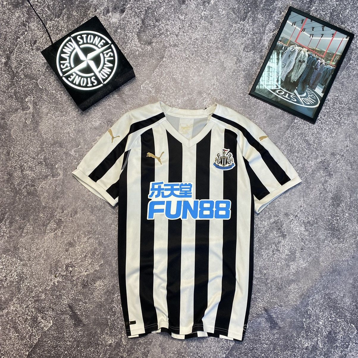 Puma Vintage Puma FC Newcastle Bowman Player football jersey Size US L / EU 52-54 / 3 - 3 Thumbnail
