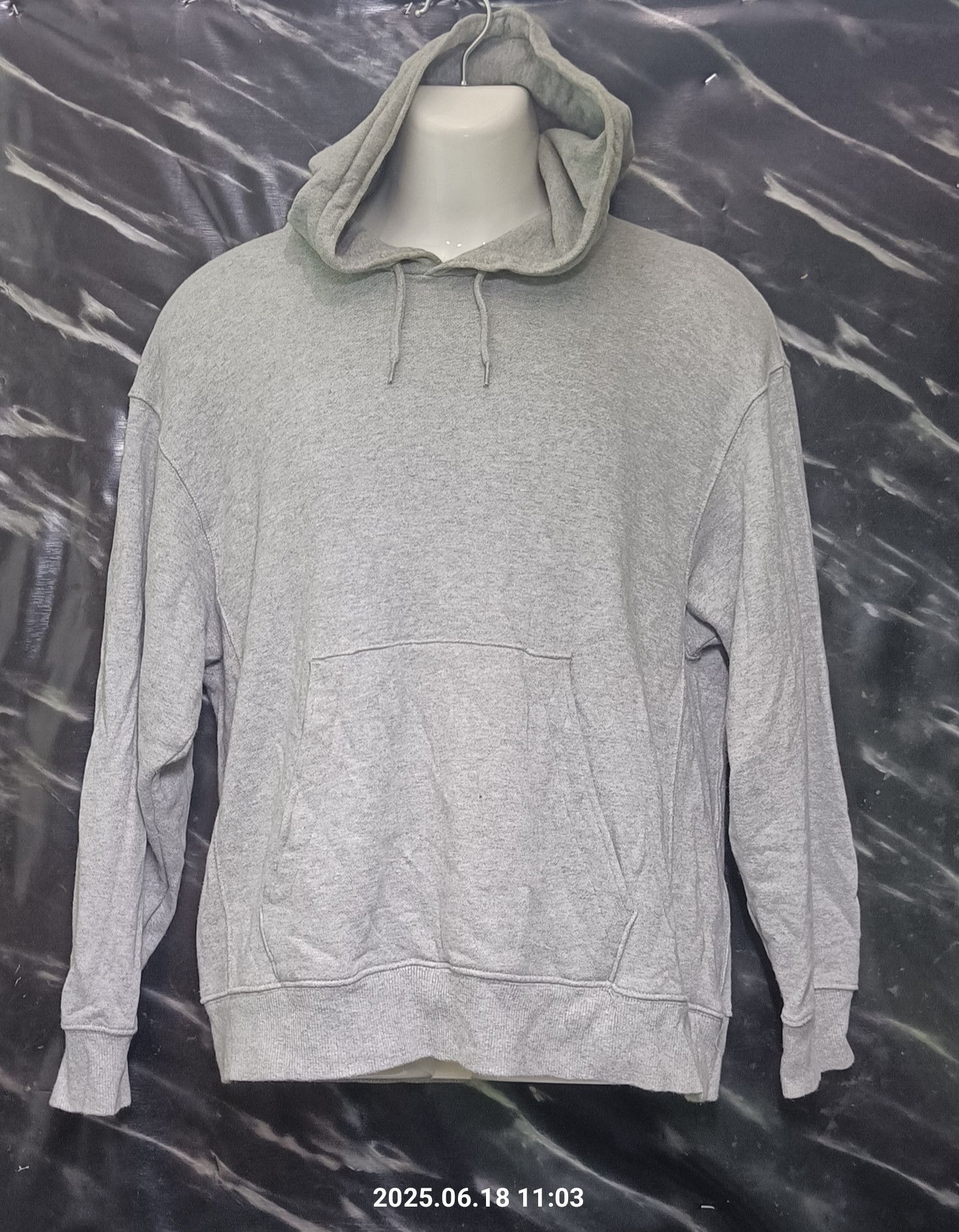 GU × Used Future Sweatshirts & Hoodies used nice Size US S / EU 44-46 / 1 - 1 Thumbnail