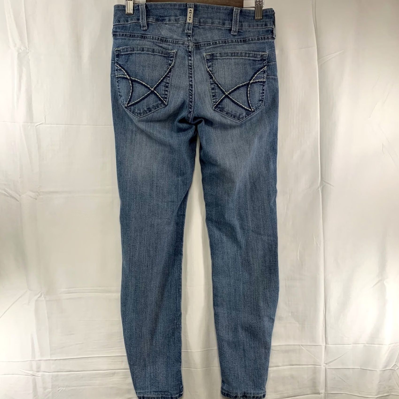 Ariat Ariat REAL Denim Skinny Jeans Womens 30R Medium Wash Blue Embroidered Pockets 5-Pocket Design Stretch Slim Rise Mid Denim Jeans Womens Size 24" / US 00 / IT 34 - 6 Thumbnail