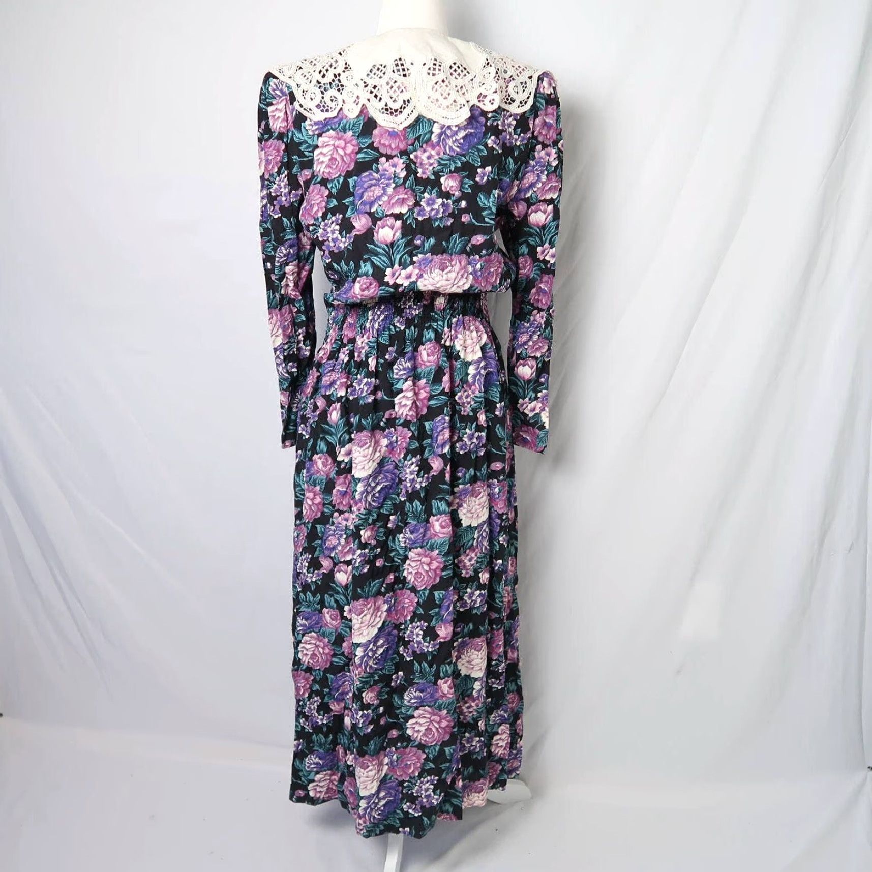 Vintage VINTAGE 80s black purple green floral maxi dress crochet collar Shirt Dress M Adults Women's 1980s casual arts & crafts pockets Size M / US 6-8 / IT 42-44 - 4 Thumbnail