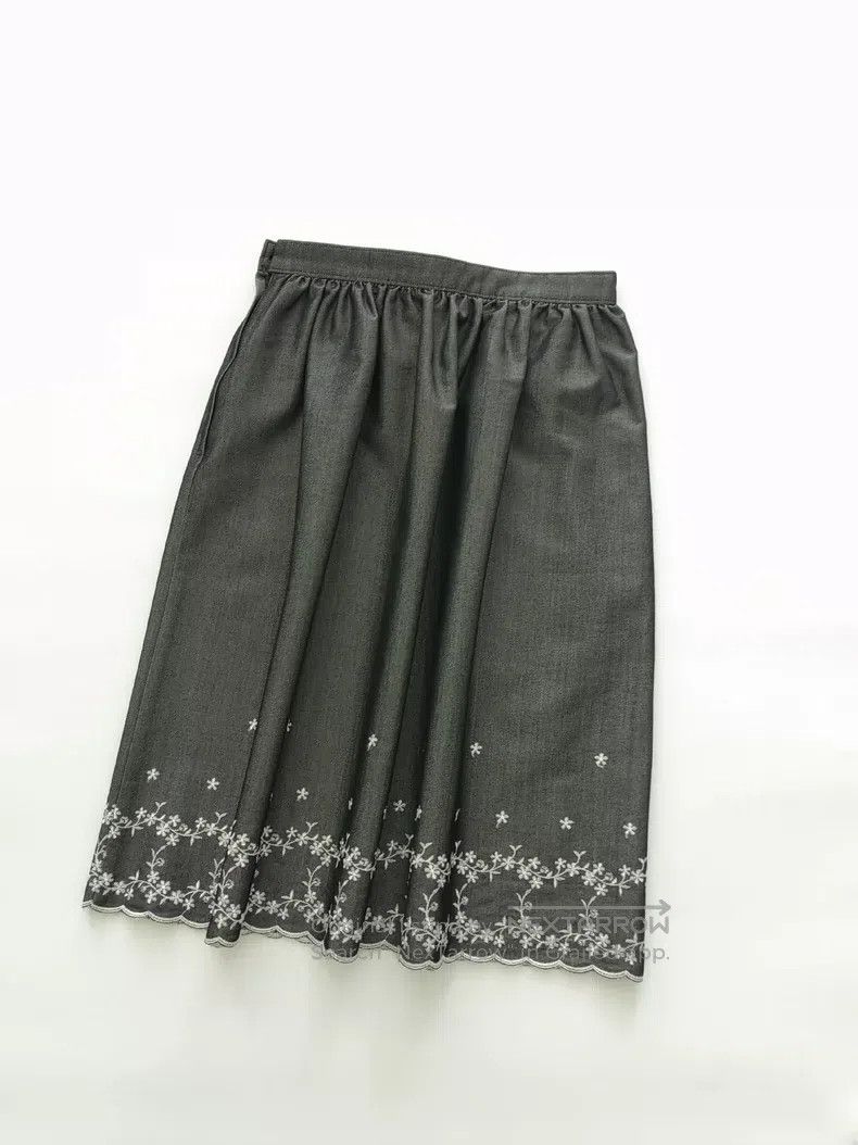 Comme des Garcons Comme Des Garcons size M Wool Blend Embroidered Lace Skirt Size 23" - 2 Thumbnail