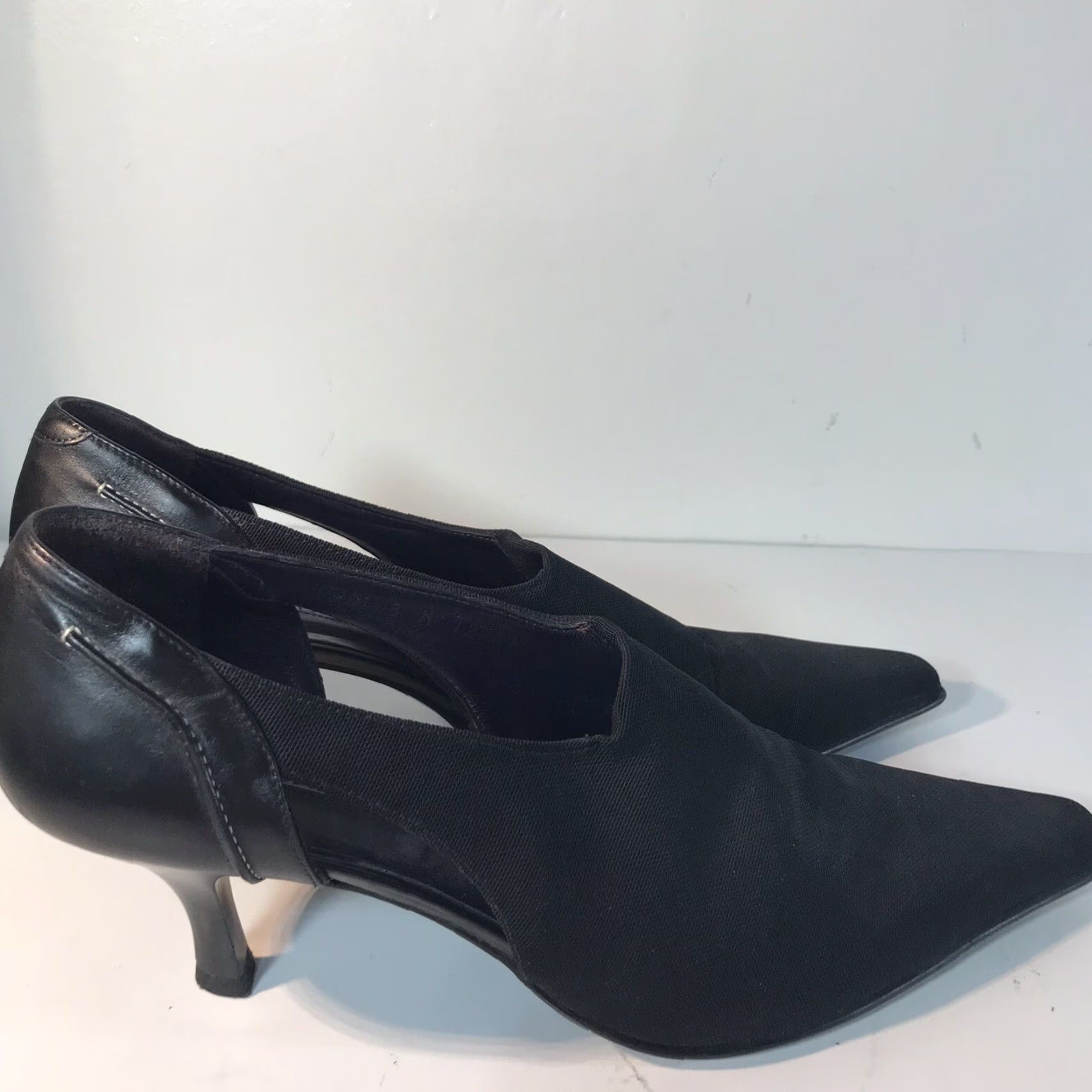 Donald Pliner Donald J Pliner Black Kitten Heels Womens Size 8M 2.5in Pointed Toe Pump Size US 8 / IT 38 - 4 Thumbnail