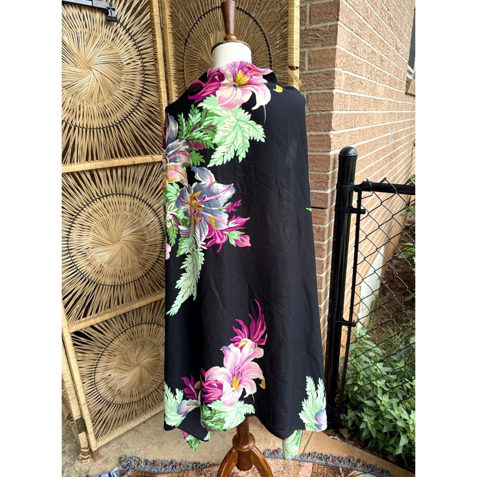 Vintage VINTAGE Walter Baker Paradise Sarong Coverup One Size Black Floral Grand Magnolia Beach Womens Size ONE SIZE - 6 Thumbnail