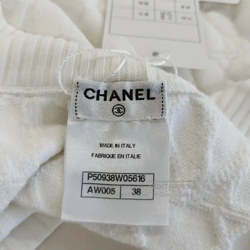 Chanel Chanel White Cotton Pullover with V-Neck Design . Size M / US 6-8 / IT 42-44 - 3 Thumbnail