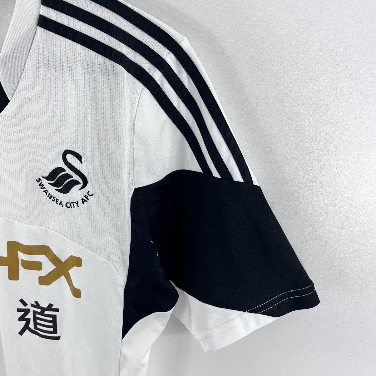 Adidas × Vintage Adidas FC Swansea City 2013/2014 Home Jersey T-Shirt Size S Size US S / EU 44-46 / 1 - 3 Thumbnail
