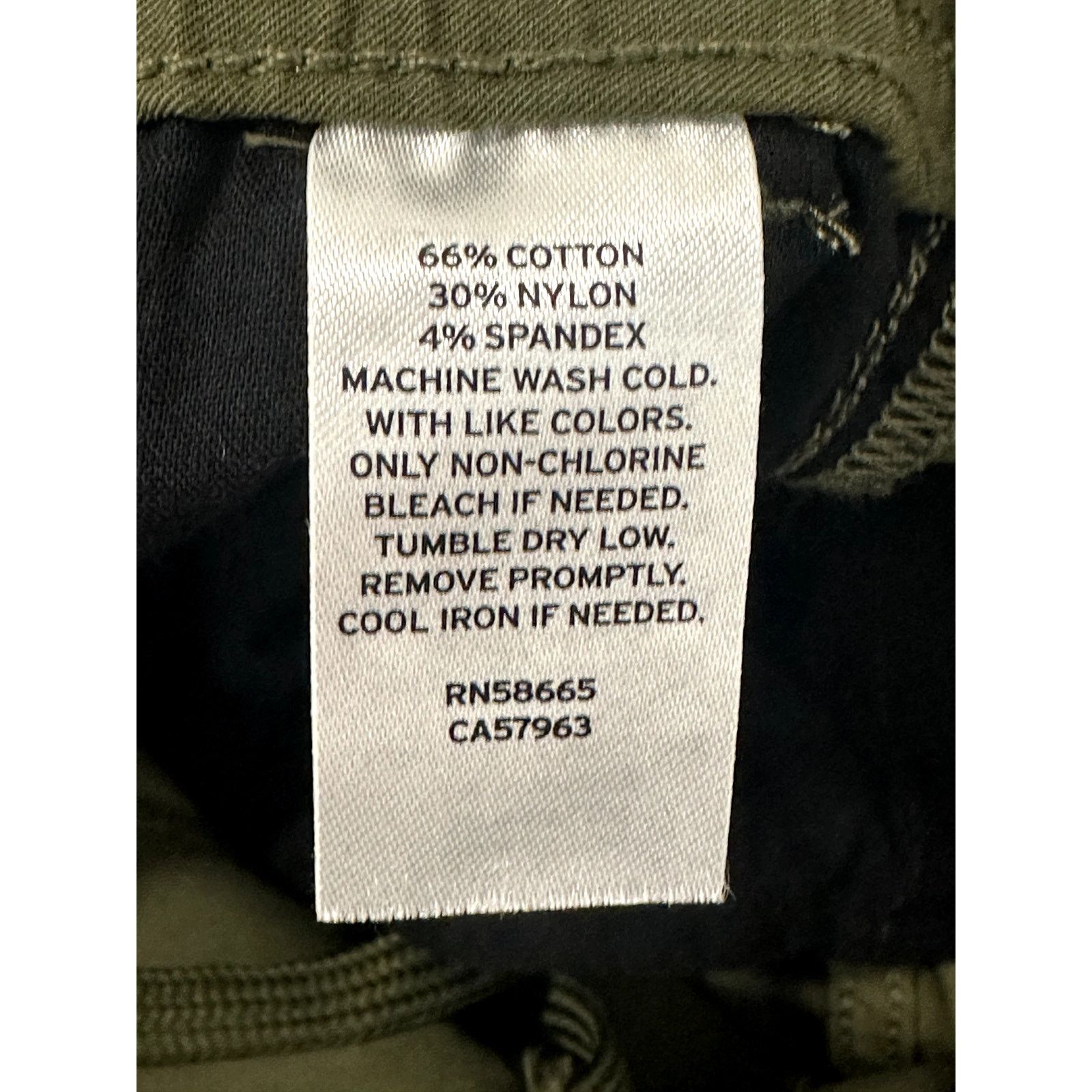 BP. Bp Men's Green Elastic Waist Flat Front Pockets L NWOT Size US 38 / EU 54 - 8 Thumbnail