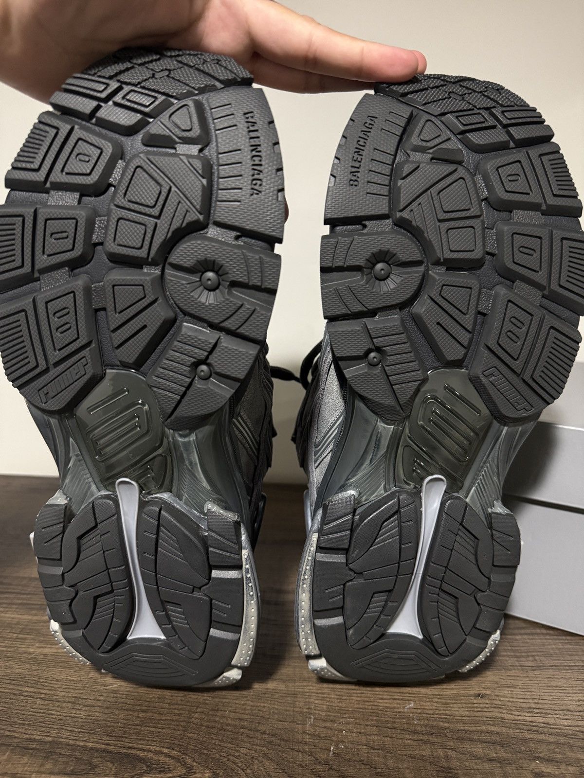 Balenciaga Nwt Balenciaga Runner Sneaker Grey Size US 10.5 / EU 43-44 - 7 Thumbnail