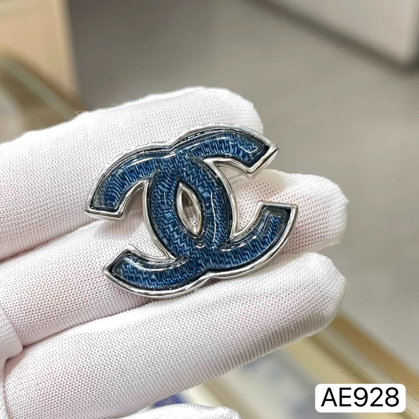 Chanel Chanel Denim Brooch Small 98% New For Sale AE928 Size ONE SIZE - 3 Thumbnail