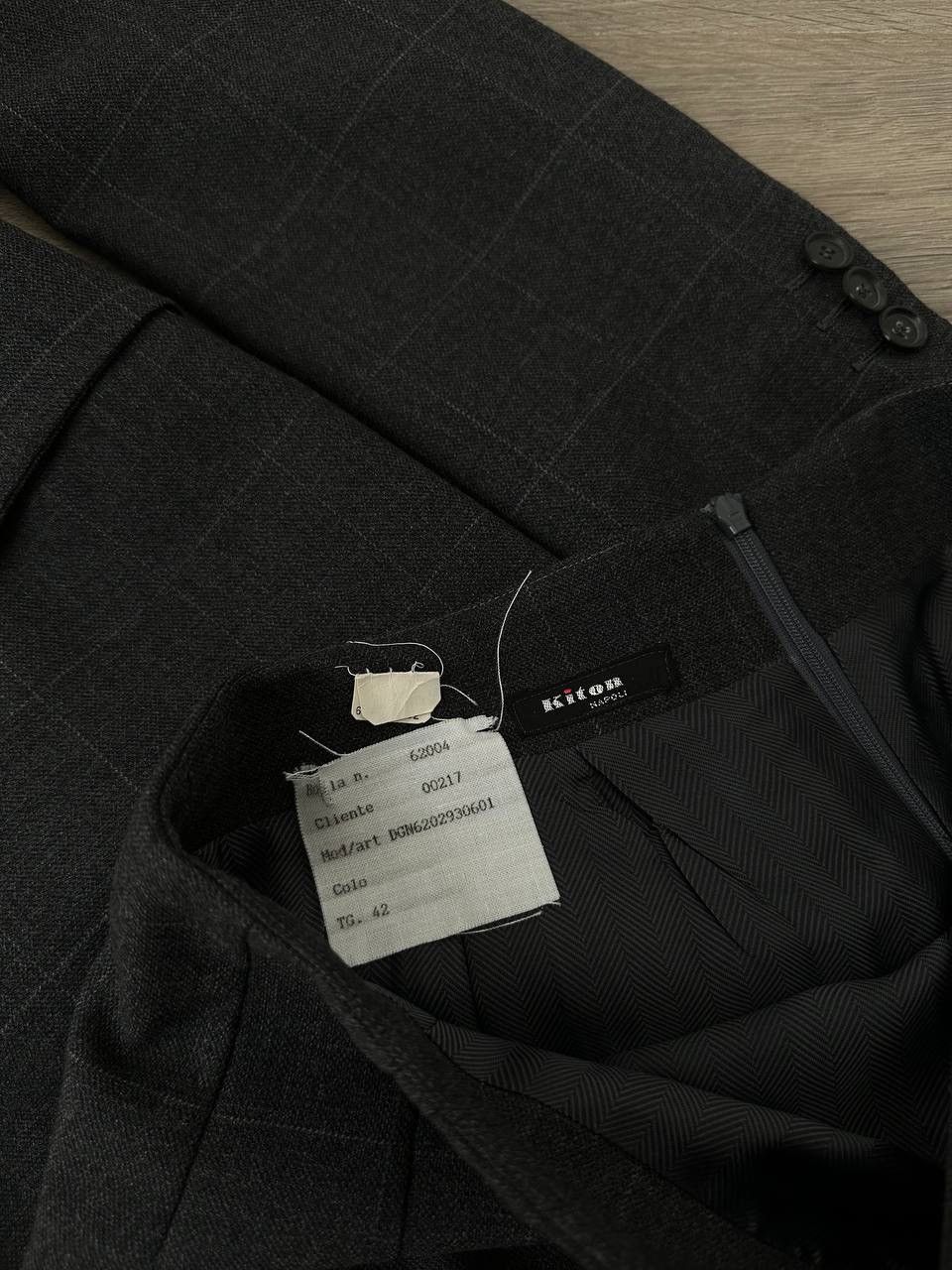 Kiton × Vintage Vintage Kiton Gray Women's Blazer Skirt Suit Lana Mohair Size M / US 6-8 / IT 42-44 - 11 Thumbnail