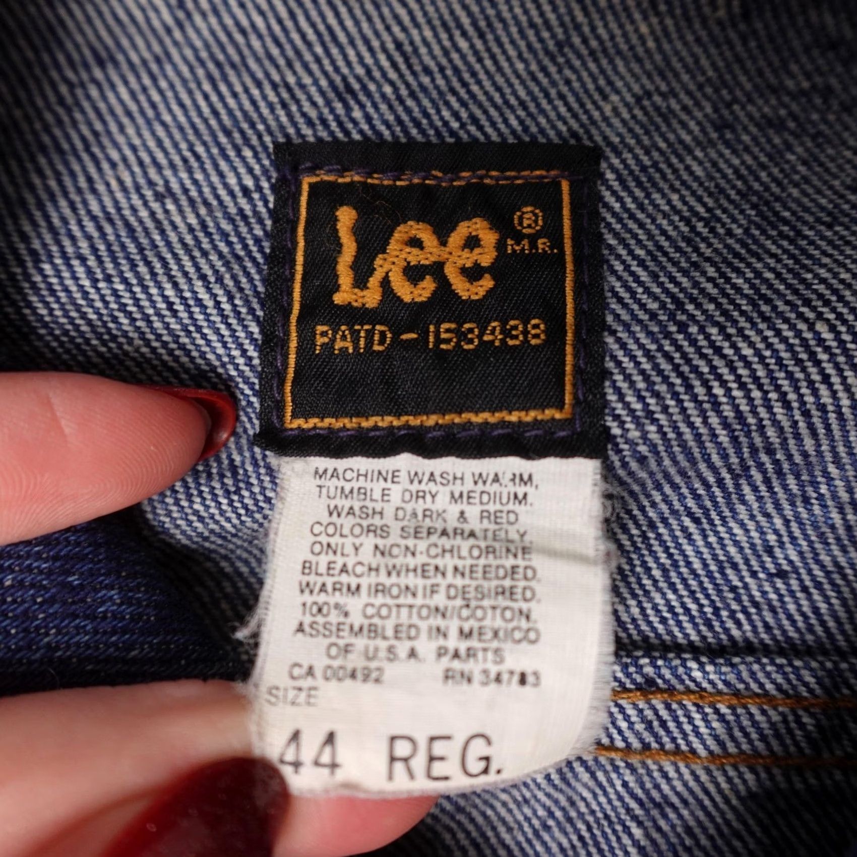 Lee VINTAGE Lee Jacket Mens 44 Blue Denim Beaded Fireworks Embellished 90s Jacket Mens Blue Denim Beaded Fireworks Embellished 90s Size US 44 / EU 60 - 3 Thumbnail