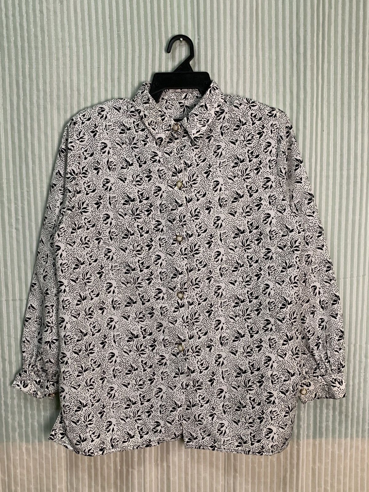 Vintage Rare Design Vintage Long-Sleeved Button-Down Blouse Size M / US 6-8 / IT 42-44 - 1 Thumbnail