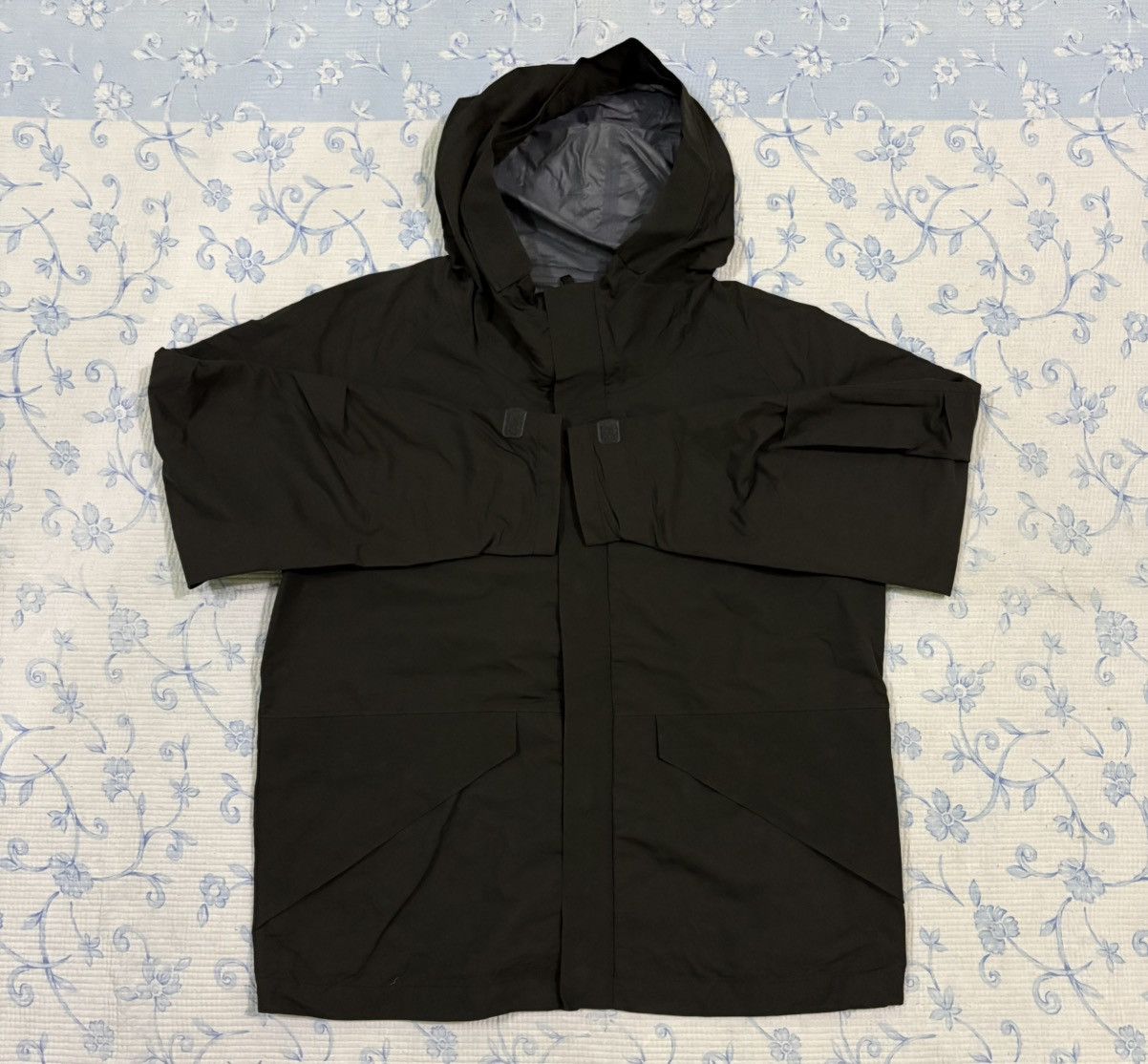 Lemaire Lemaire X Uniqlo Waterproof Olive Color Hoodies Jacket Size US L / EU 52-54 / 3 - 5 Thumbnail