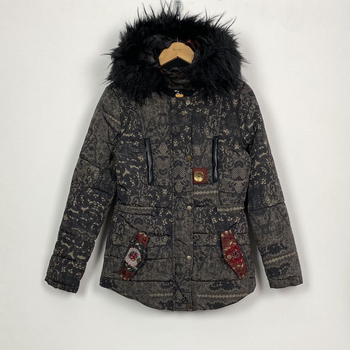 Designer Desigual Pakaian Jadi Wanita Puffer Jacket Women’s Size 36/S Size S / US 4 / IT 40 - 1 Thumbnail