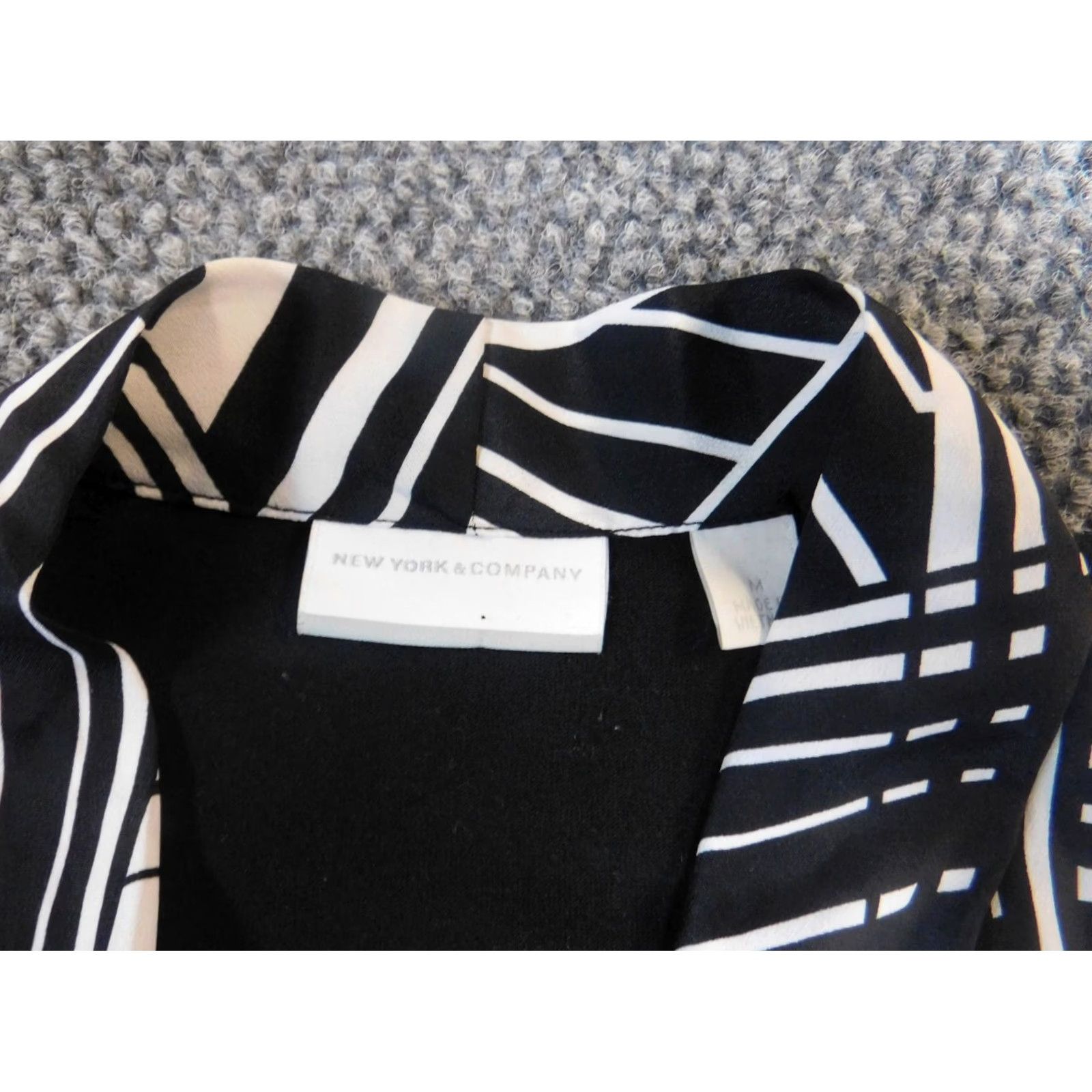 Jones New York Jones New York Blouse Shirt Womens Medium Black Cap Sleeve Crew Neck Pullover Geometric Pattern Ruffle Stretch Casual Basic Classic Regular Dust-Free Size M / US 6-8 / IT 42-44 - 4 Thumbnail