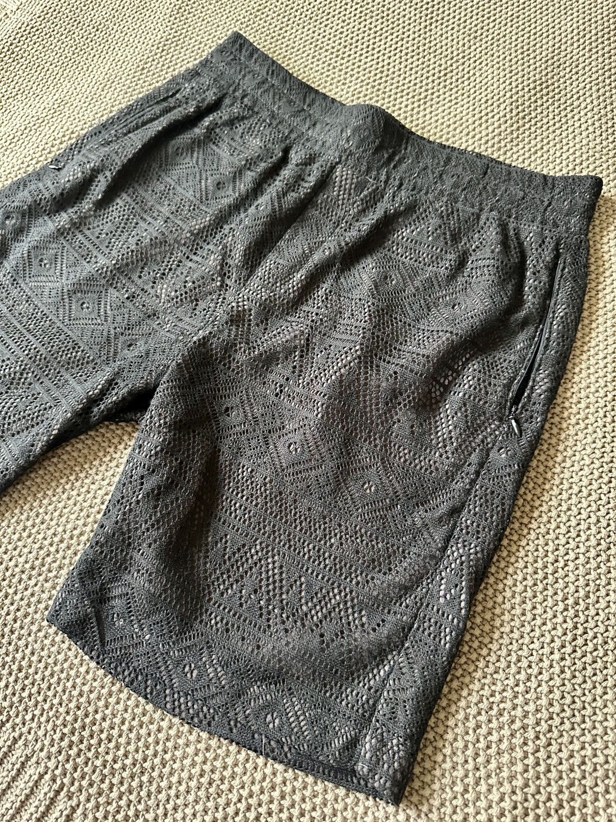 Maniere De Vior Black Lace Knitted Shorts Size US 32 / EU 48 - 2 Thumbnail