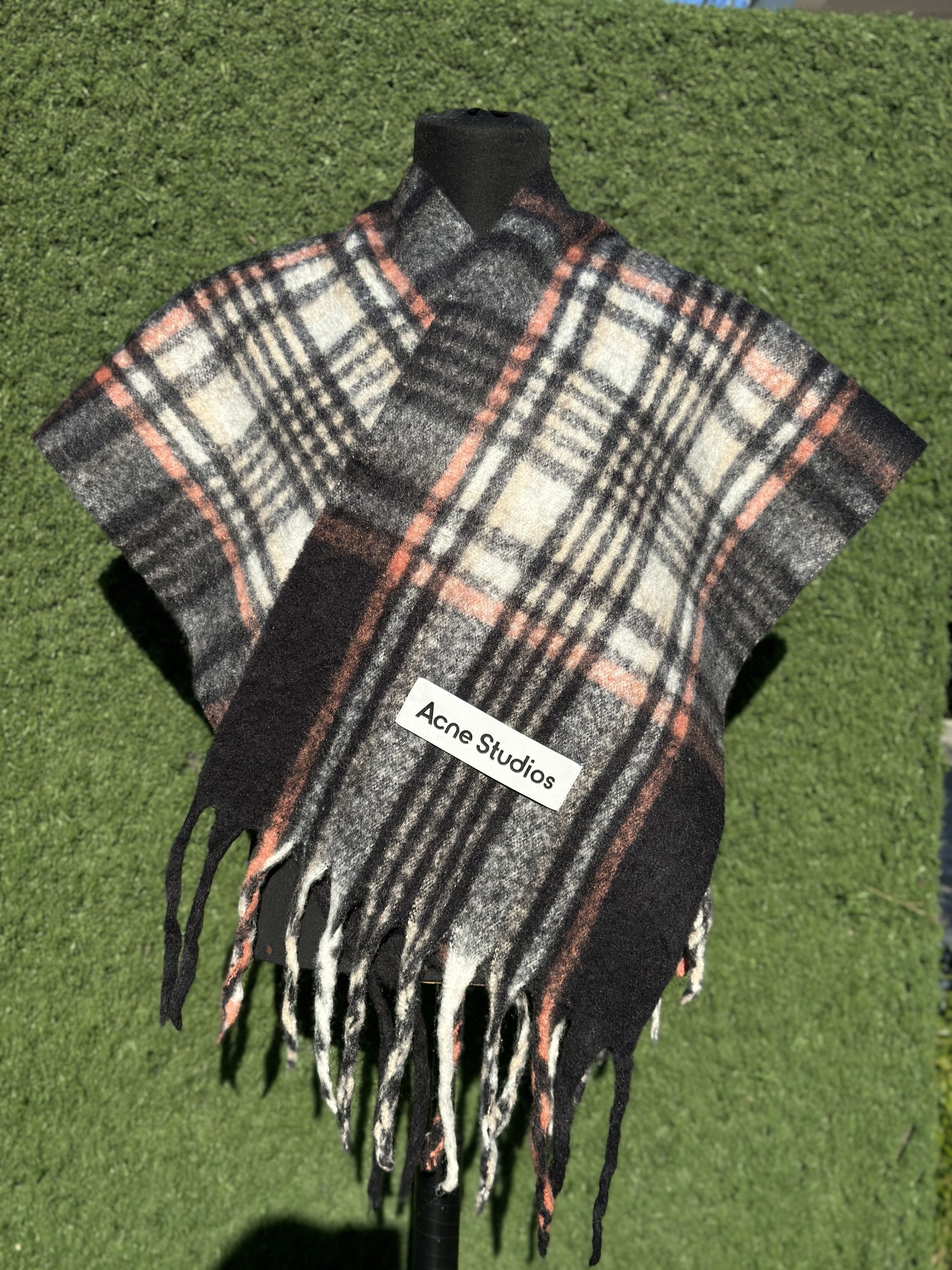 Acne Studios Acne Studios Multicolor Oversized Scarf Fringe Italy Size ONE SIZE - 1 Thumbnail