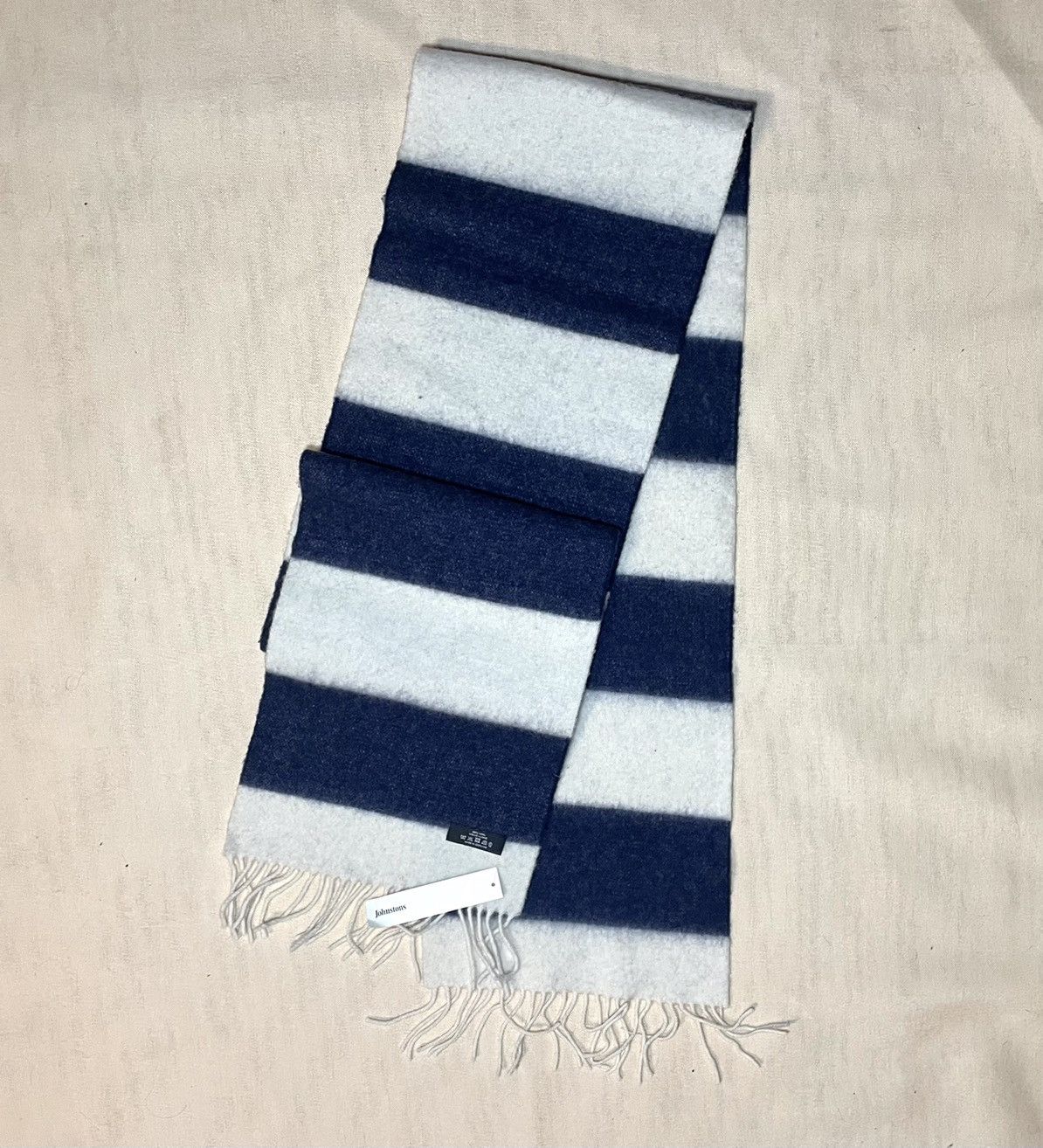 Johnstons Of Elgin Johnstons stripped white navy wool scarf Size ONE SIZE - 5 Thumbnail