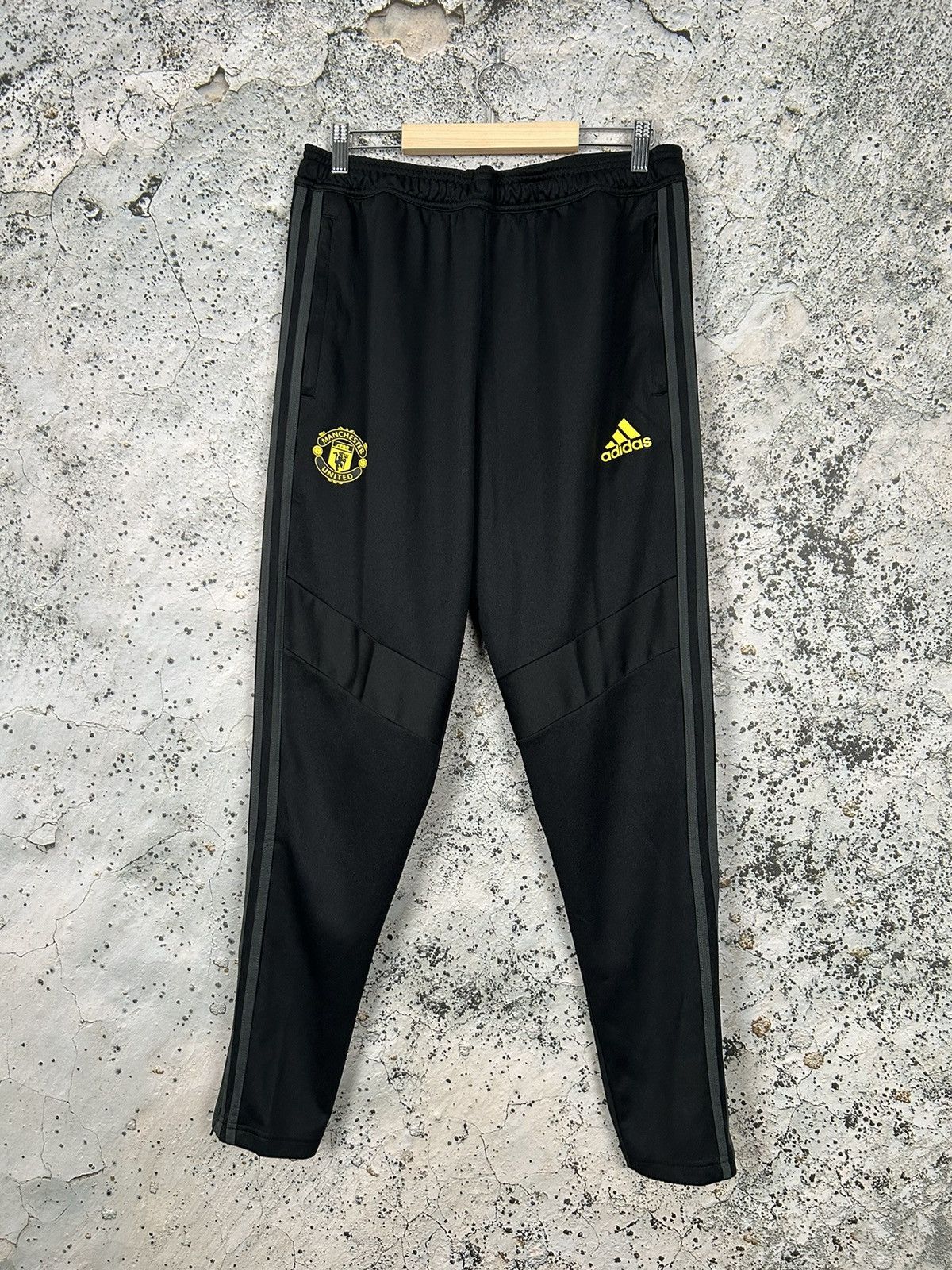 Adidas Adidas Manchester United Football Sweatpants Soccer Size US 34 / EU 50 - 1 Thumbnail