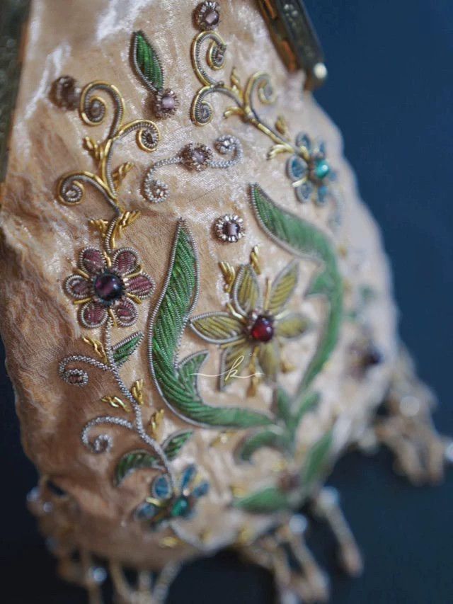Vintage Vintage Art Nouveau Yellow Silk Embroidered Gem Frame Handbag Size ONE SIZE - 4 Thumbnail