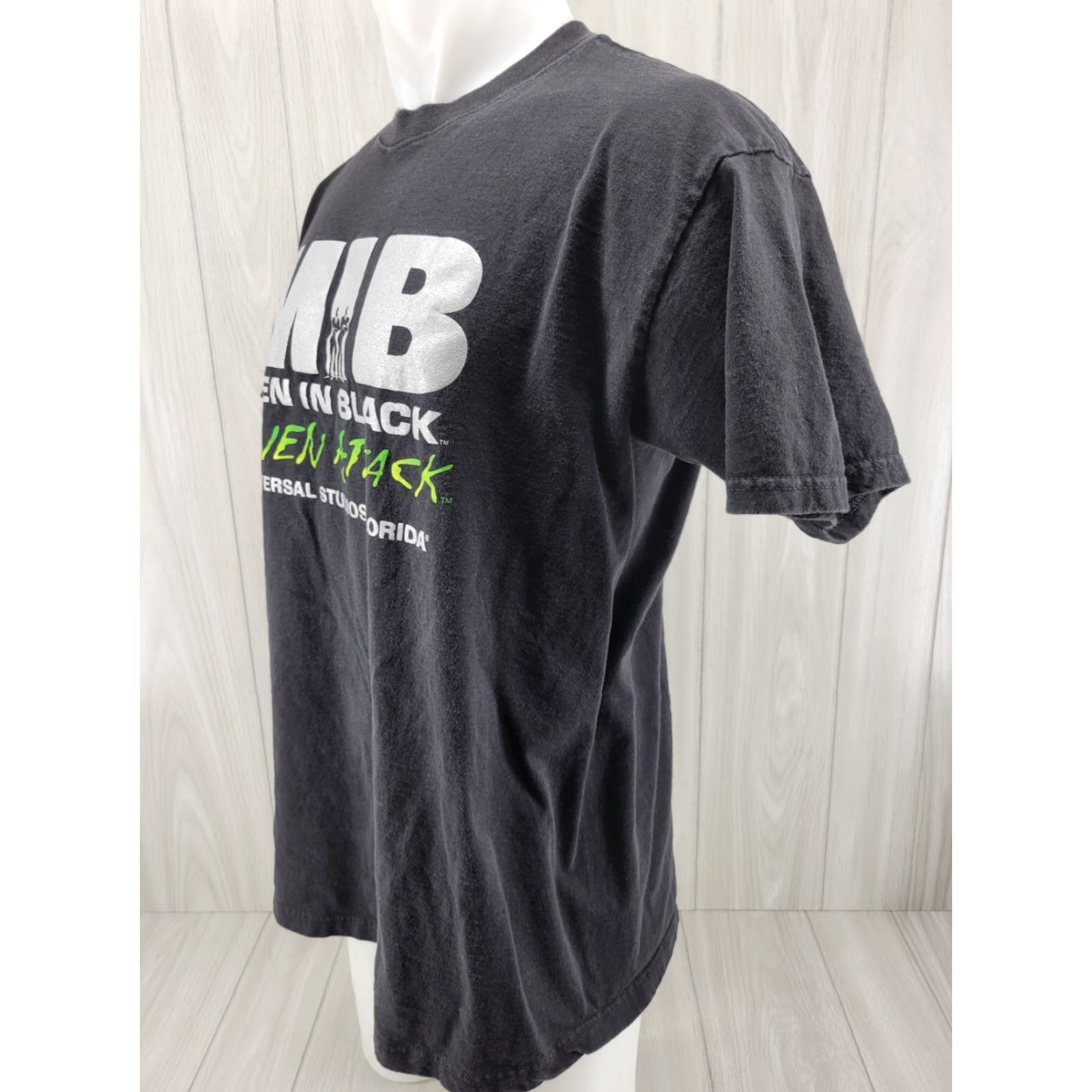 Vintage VINTAGE Universal Studios Hollywood Men In Black Shirt XL Short Sleeve Crew Neck Black Cotton Graphic Print Logo USA Movie Space 1990s Mens Size US XL / EU 56 / 4 - 3 Thumbnail