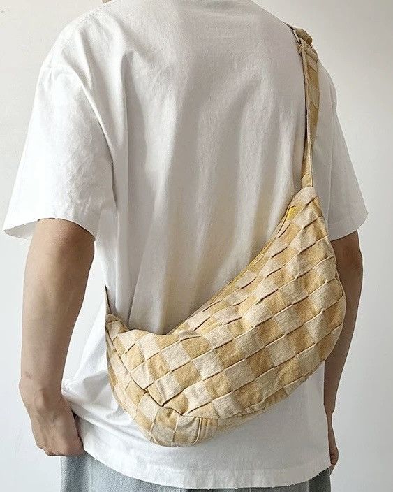 Japanese Brand 2000s aesthetic outdoor checkerboard messenger bag hobo bag Size ONE SIZE - 1 Thumbnail
