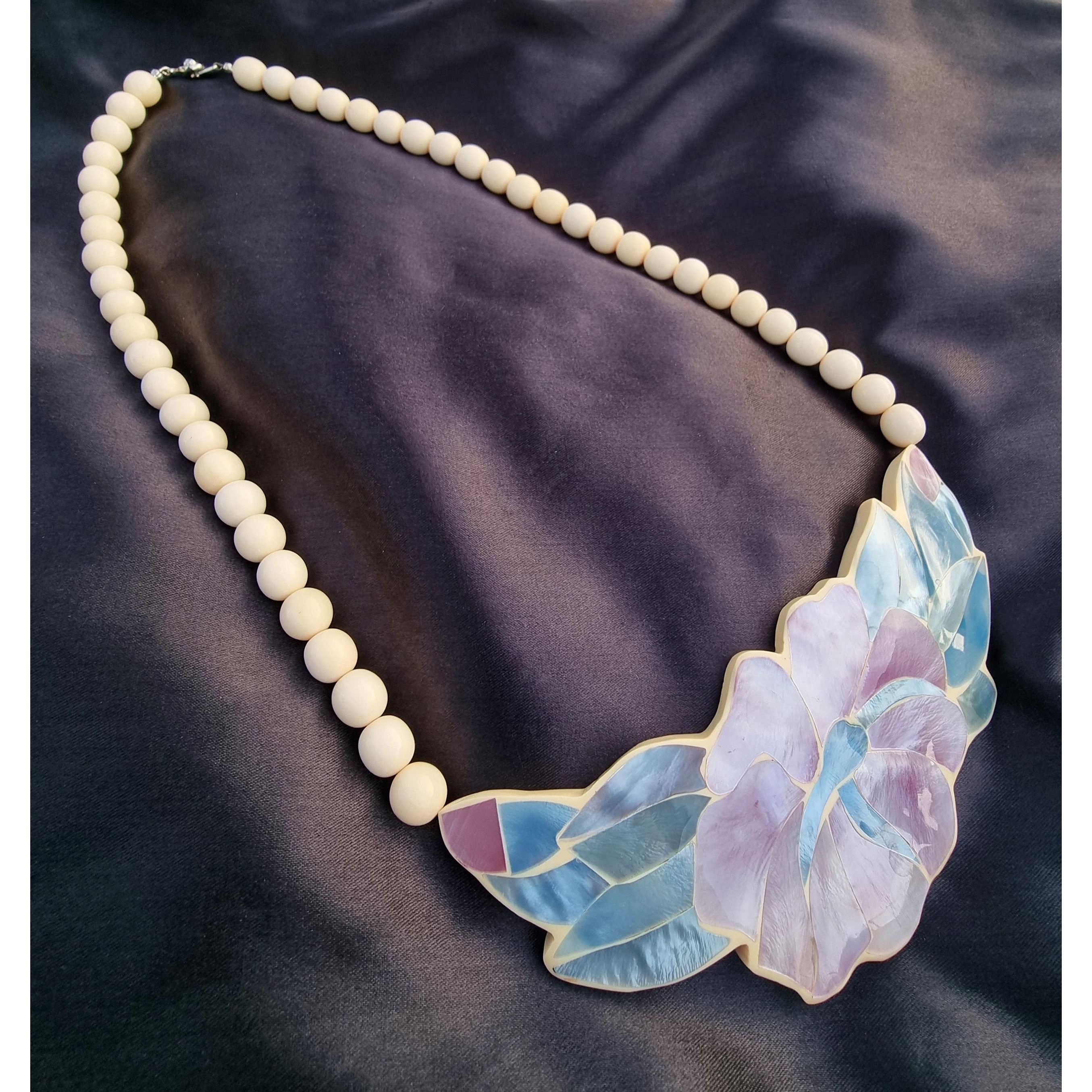 Vintage Vintage 1970s White Beaded Large Flower Statement Pendant Ne Size ONE SIZE - 2 Thumbnail