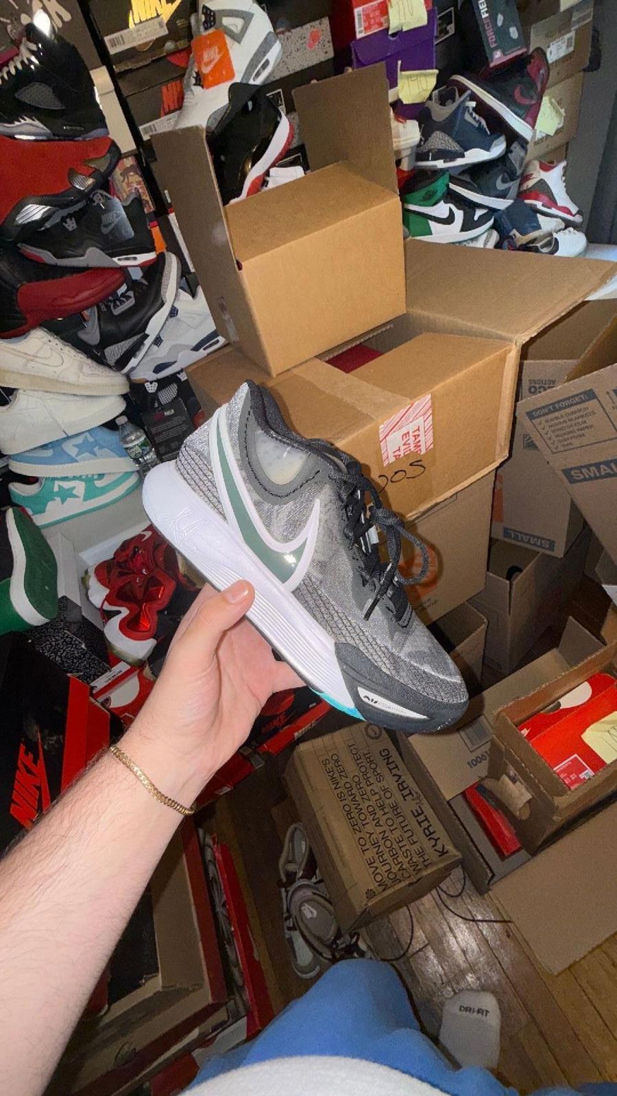 Nike Kyrie 9 sz 9.5 ds Size US 9.5 / EU 42-43 - 1 Thumbnail