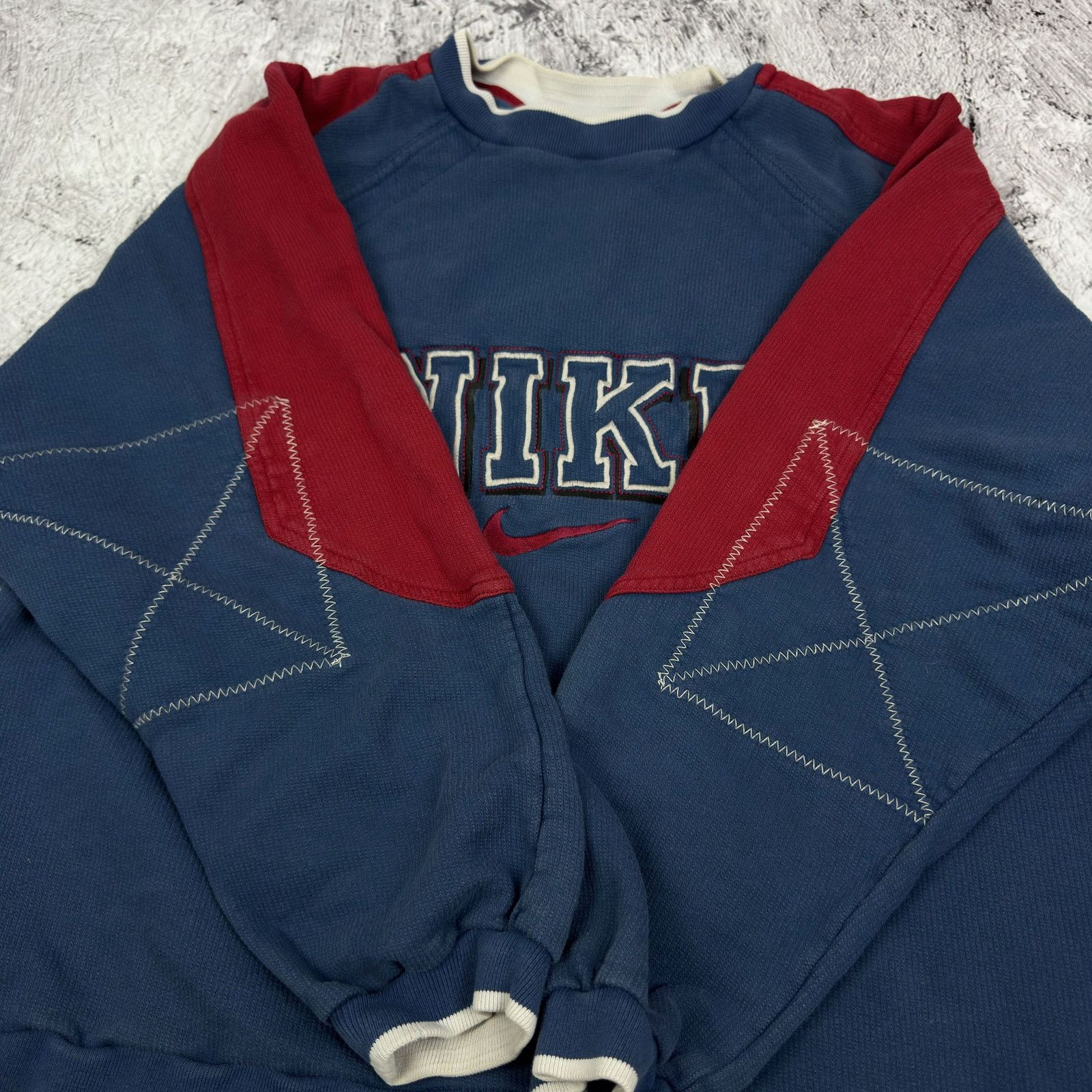 Nike Vintage Nike Men's Blue Red Big Logo Pullover Sweatshirt XL Size US XL / EU 56 / 4 - 4 Thumbnail