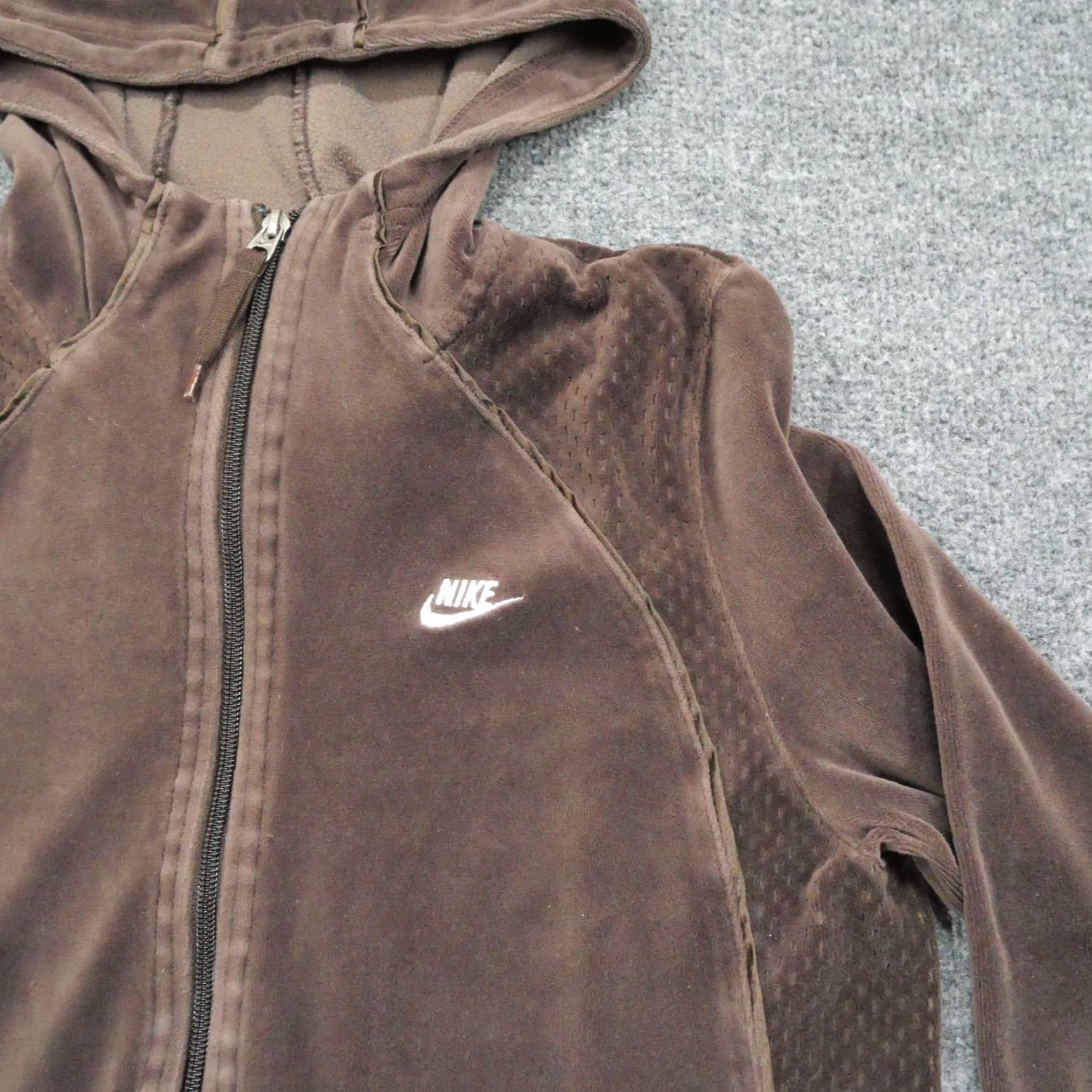 Nike VINTAGE Nike Hoodie Womens Large Brown Velour Full Zip Y2K Sportswear Logo Size L / US 10 / IT 46 - 2 Thumbnail