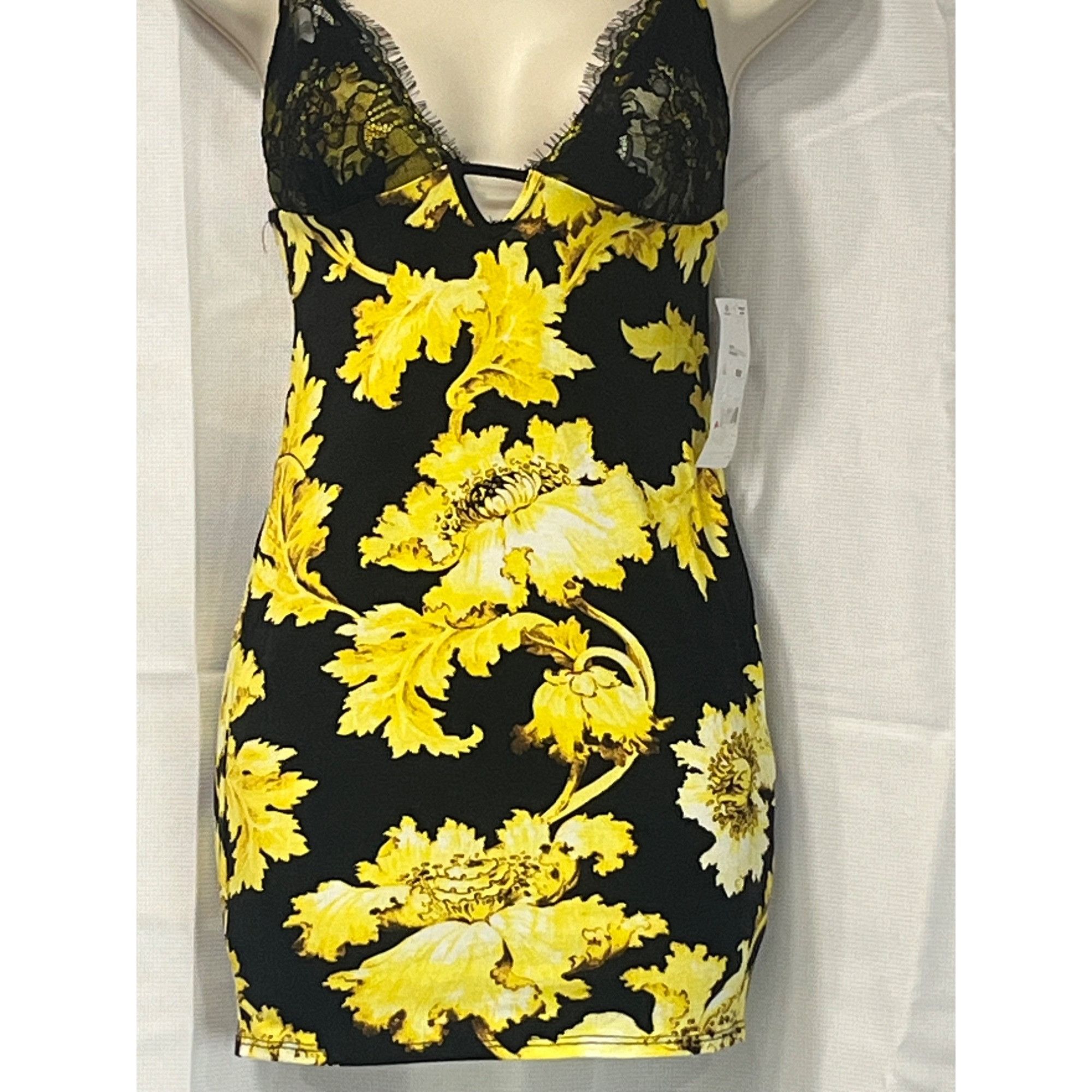 Other ASOS DESIGN Petite Cami lace bust mini dress in gold floral Size S / US 4 / IT 40 - 10 Thumbnail