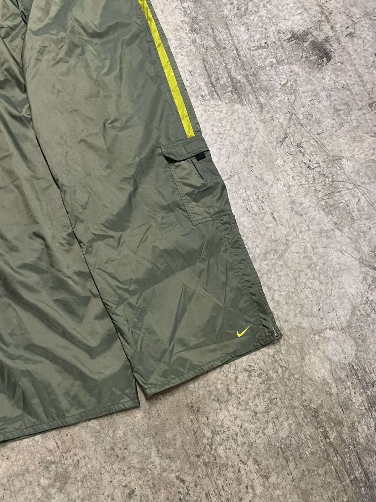 Nike Nike track pants y2k baggy fit wide leg streetwear hype rare Size US 30 / EU 46 - 3 Thumbnail