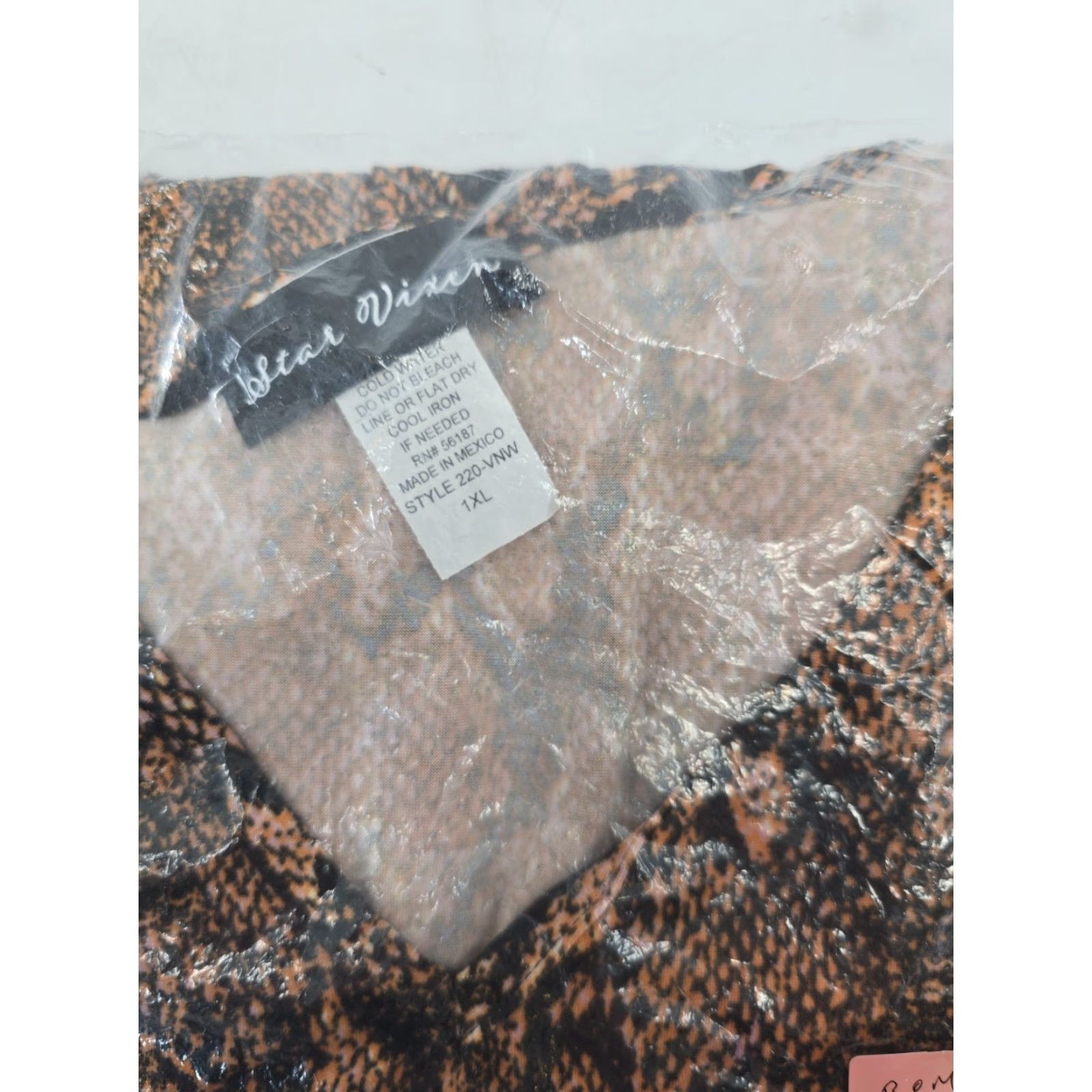 Vintage NWT Star Vixen Women's Sleeveless V-Neck Top W/Button Detail - Snkrut - Size 1XL Tank - Casual - Polyester, Spandex - 1XL - Snkrut - Womens Size XL / US 12-14 / IT 48-50 - 5 Thumbnail