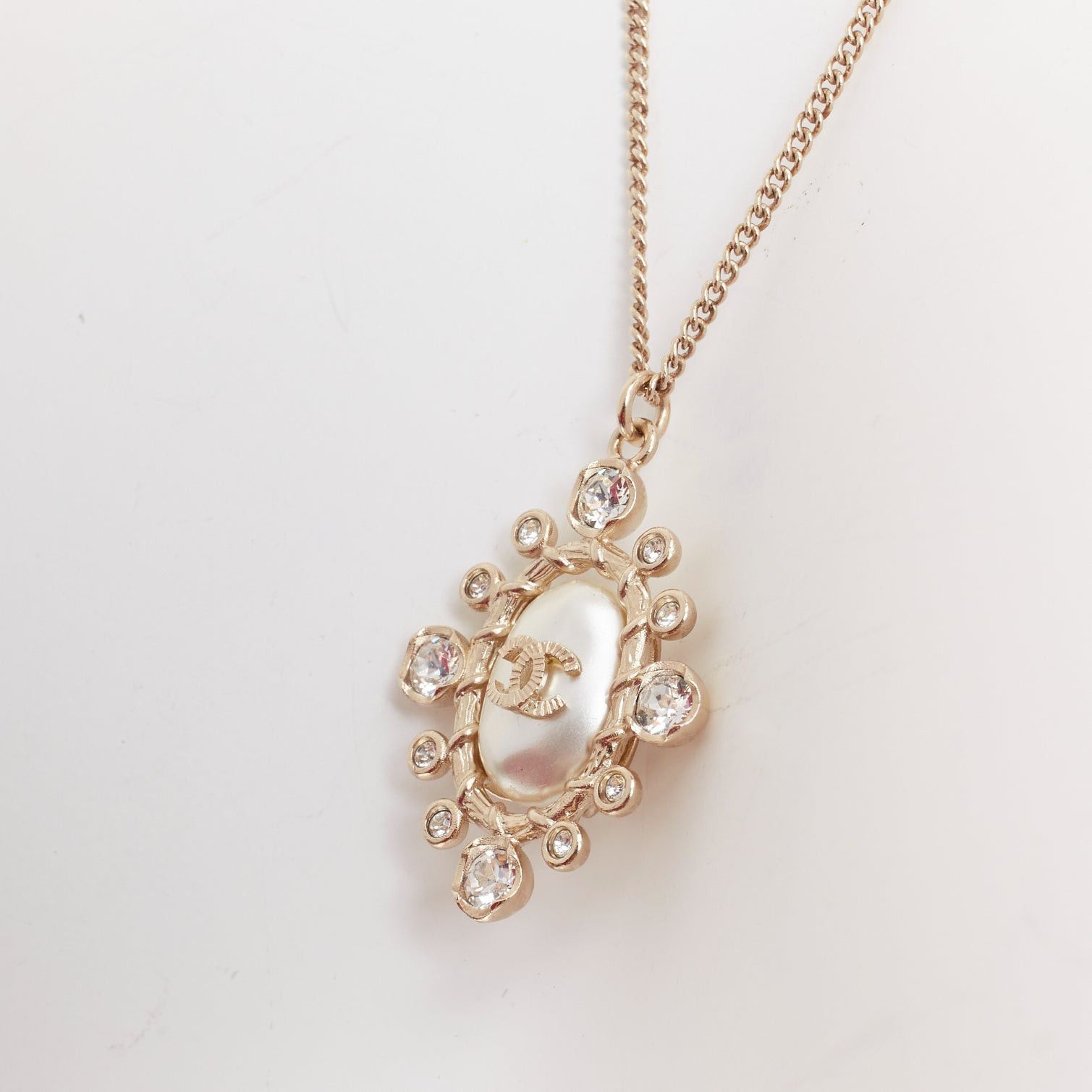 Chanel CHANEL 2020 crystal faux pearl pendant CC logo gold chain necklace Size ONE SIZE - 1 Thumbnail