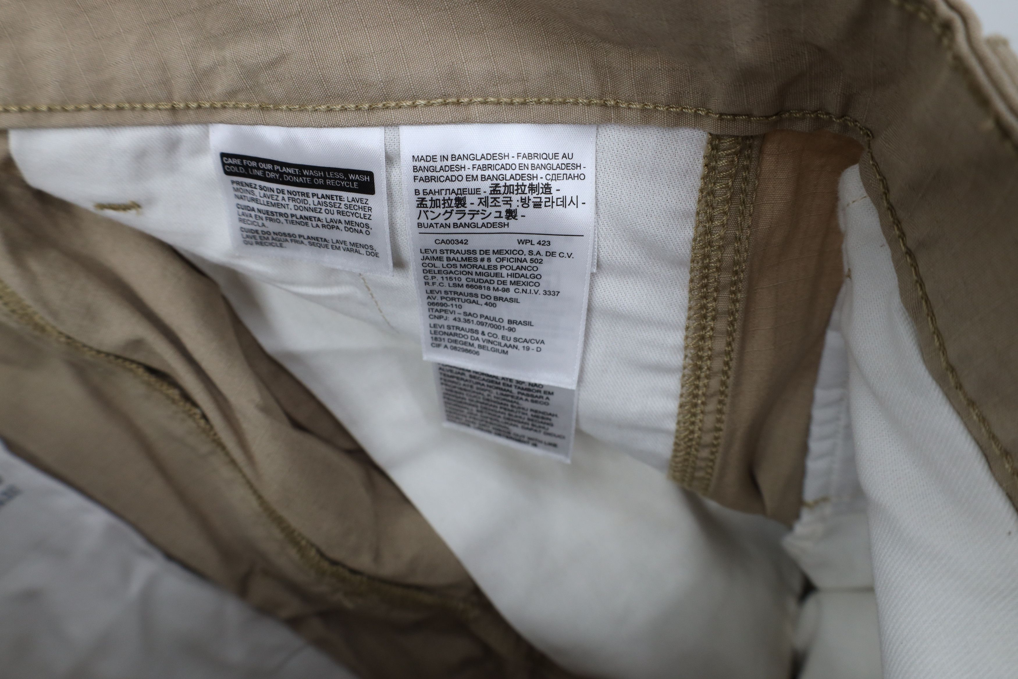 Levi's Vintage Y2K Levis Baggy Cargo Shorts Beige Khaki Cotton Size US 32 / EU 48 - 7 Thumbnail