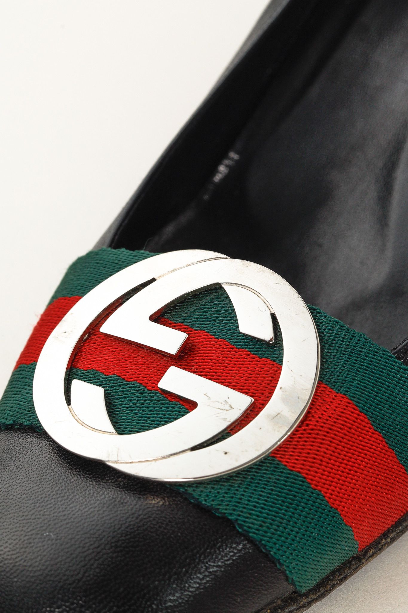 Gucci Black Leather Signature Webbing Logo Round-Toe Pumps