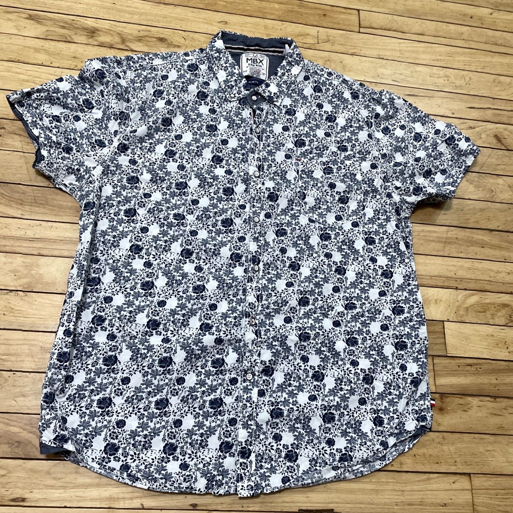 ALOHAS MBX DENIM WEAR Men's Shirt XL Slim Floral Blue White Button Up Red Trim Button-Up Short Sleeve Collared Denim Cotton Casual Modern Colorful 90s? Size US XL / EU 56 / 4 - 2 Thumbnail