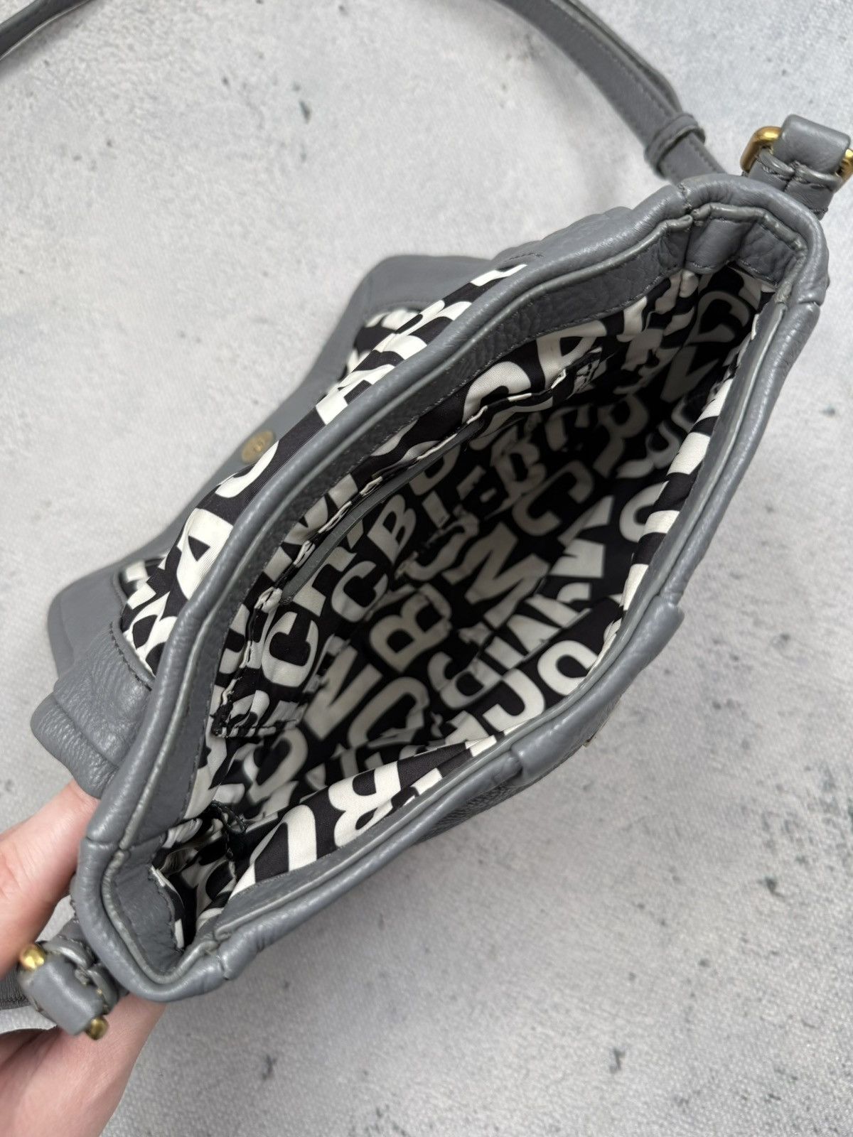 Marc by Marc Jacobs Marc By Marc Jacobs Grey Leather Crossbody Shoulder Bag y2k Size ONE SIZE - 14 Thumbnail